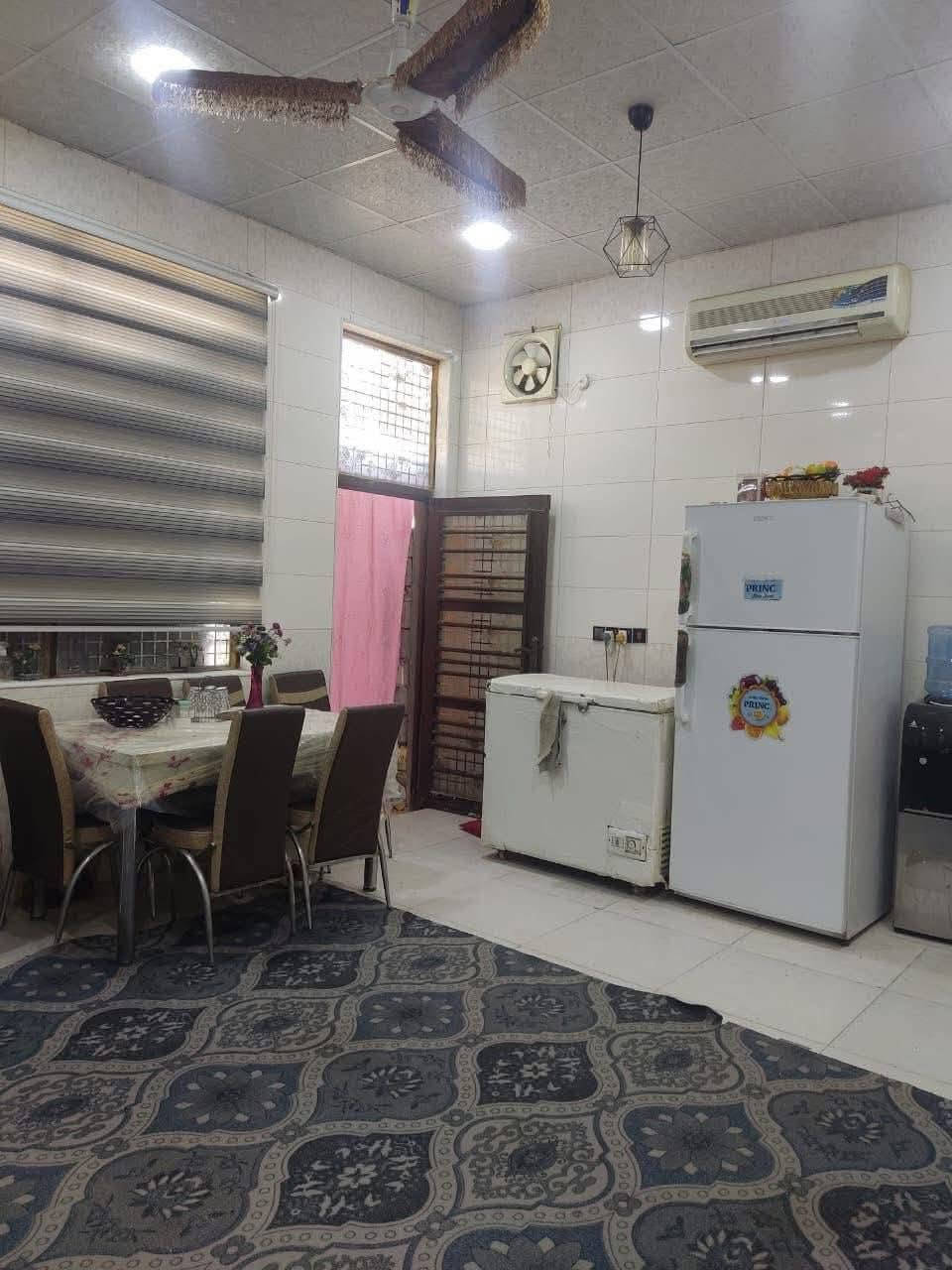 🏠✨ للإيجار – بيت 200م✨🏠 

بناء نظيف جدا 

الموقع / سياحي الفرات مجمع توحيد السكني

📍 المواصفات:

🛋️ استقبال 
🏢 صالة 
🛏️ غرف عدد 2
🚿 مجموعة صحيات متكاملة
🍽️ مطبخ حار وبارد 
🌤️ 
💼 طارمة

📞 للاستفسار: ***********
