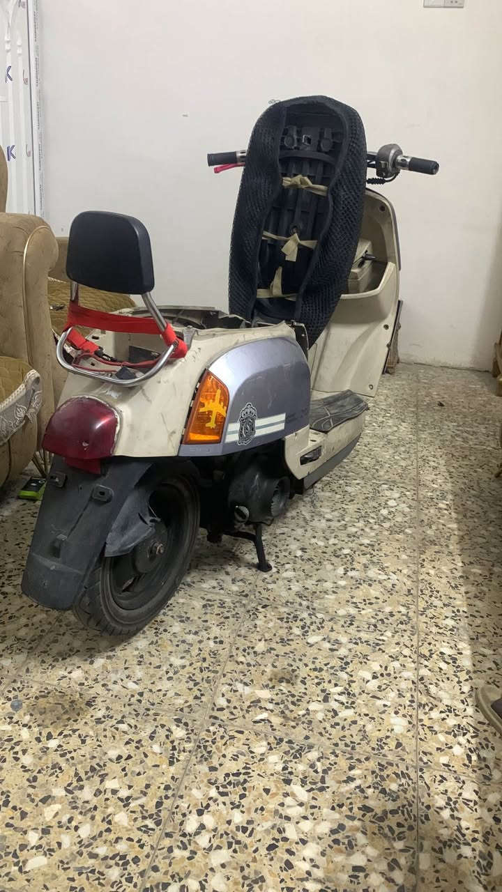 السلام عليكم حبايب بوليس للبيع الدراجه شغاله كلشي ما بيها خير من الله ببها نقوصات بسيطه موضحه كدامك بلصور الصالنصه مالتها موجوده بس طاكه الدراجه ينرادلها ترتيبات بسيطه مكاني بغداد الحريه سعرها 450 وبيها مجال للشراي *********** راسلني واتساب وتدلل بغداد, العراق
