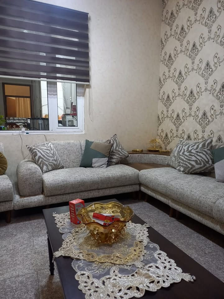 للبيع تخم قنفات مودرن عراقي تصميم تركي فخم وبحكم الجديد نظافتة 100‎%‎ 
6 مقاعد مثل ما موضح بالصور 
السعر : مليون و100 دينار عراقي وبي مجال 
للتواصل على الرقم ***********
