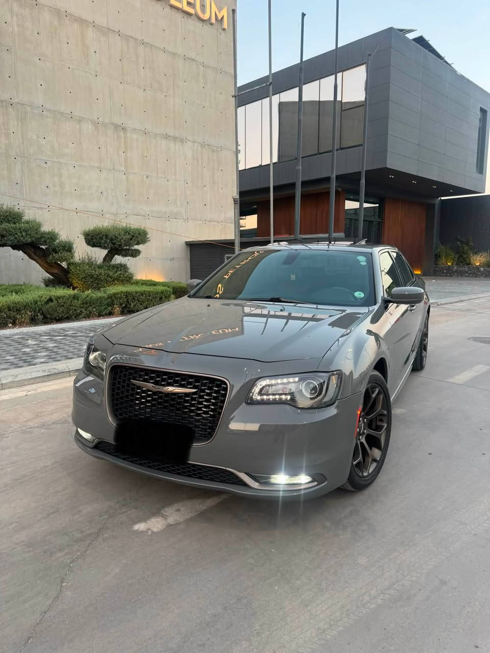 بسم الله الرحمن الرحيم
اوباما موديل 2019 S300 كولد اديشن ⚜️
وارد كندي كلين تايتل 🇨🇦
لون مميز سمنتي🩶
ماشيه 76000mil 
فول فول مواصفات 
بانوراما / كشن جلد / كشنات كهـربائي / كشنات حار / لايتات ليد / لايتات زينون / بصمتين بلادي موجود / تشغيل عن بعد / مرايا هـيتر / حساس / تحديد سرعة / بلاجكتور 
سيارة هـنا بيهـا شبر صبغ وشبر pdr 
كير مكينة ما مفتوح بشرط 
سنوية لحد 2030 جديد 
تحويل وكالة بشرط 
سعر : 278$ وبيهـا مجال
رقم موبايل : ***********
مكان السليمانية
