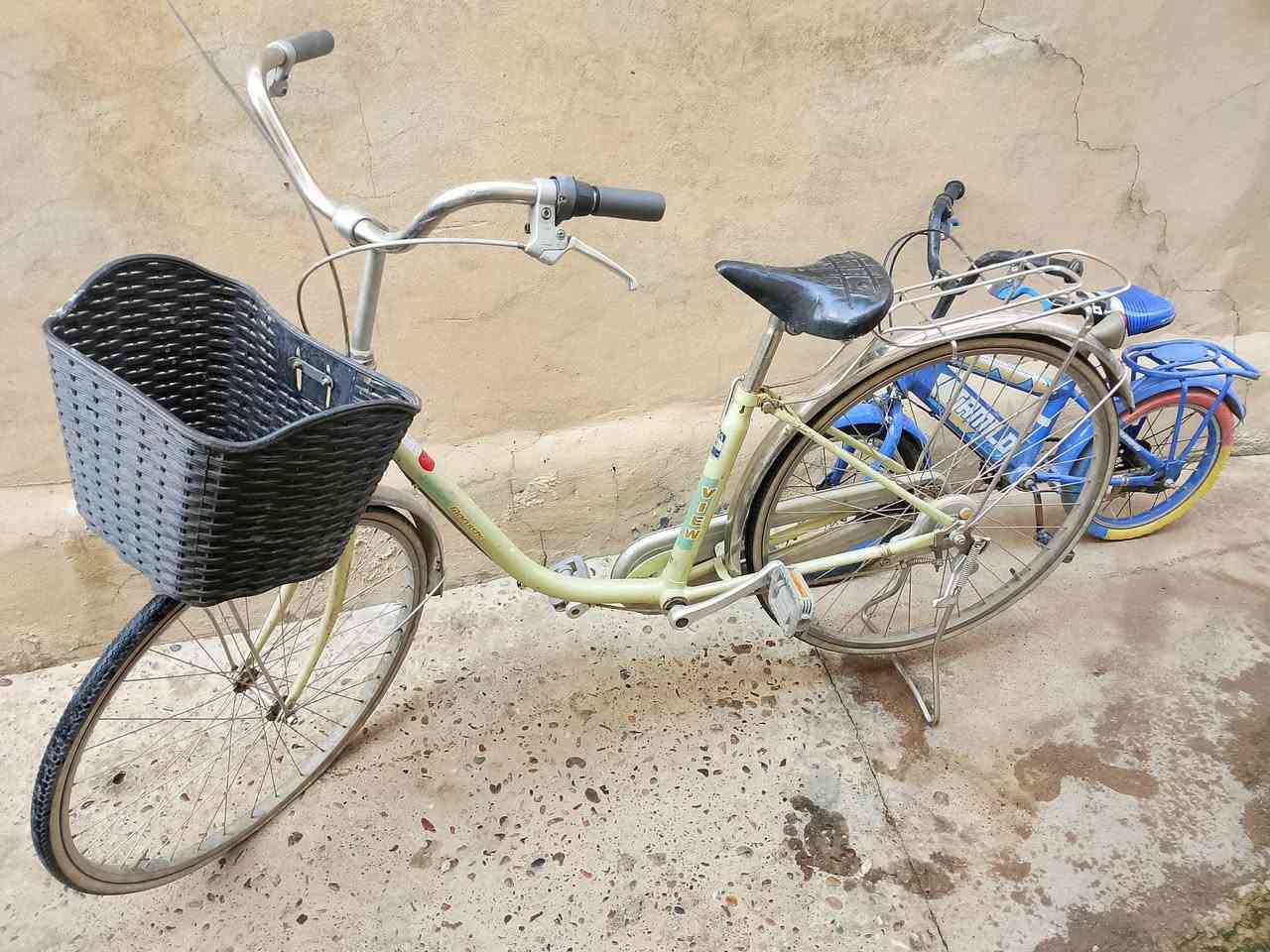 بايسكلات • ٢٧ و١٦ • بحاجة تايرات