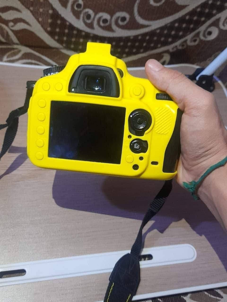 نيكون D610 فول فريم للبيع
1_ الكامرة نضافة 98% شتر 100k
2_عدسة 50mm نضافة جيدة جداً 
3_بطارية🔋 
4_ شاحن نيكون 🔌 
5_ جلاتين 
6 _ احزام 
7 ـ رام 32

السعر 700الف
واتساب واتصال فقط ***********
