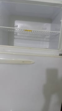 ثلاجه • نظيفه • حجم كبير