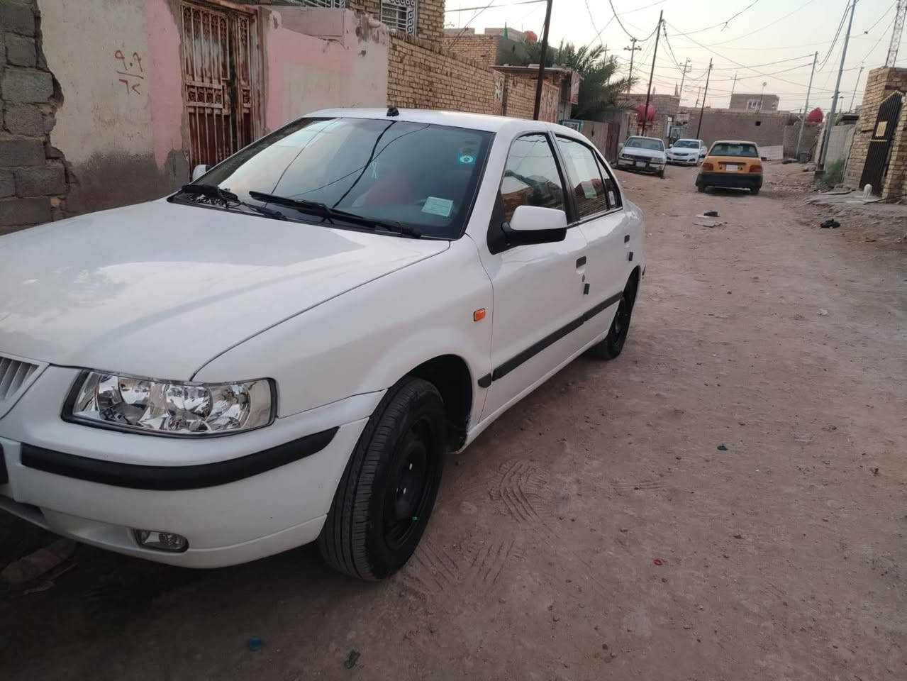 سمند  2010
كير ومكينه مكفولات
تبريد شغال 
حداديه خلفيه جديده 
تخم تاير جديد 
مكاني ديوانيه 
***********
رايده ب 37 وبيها مجال حك جيه

