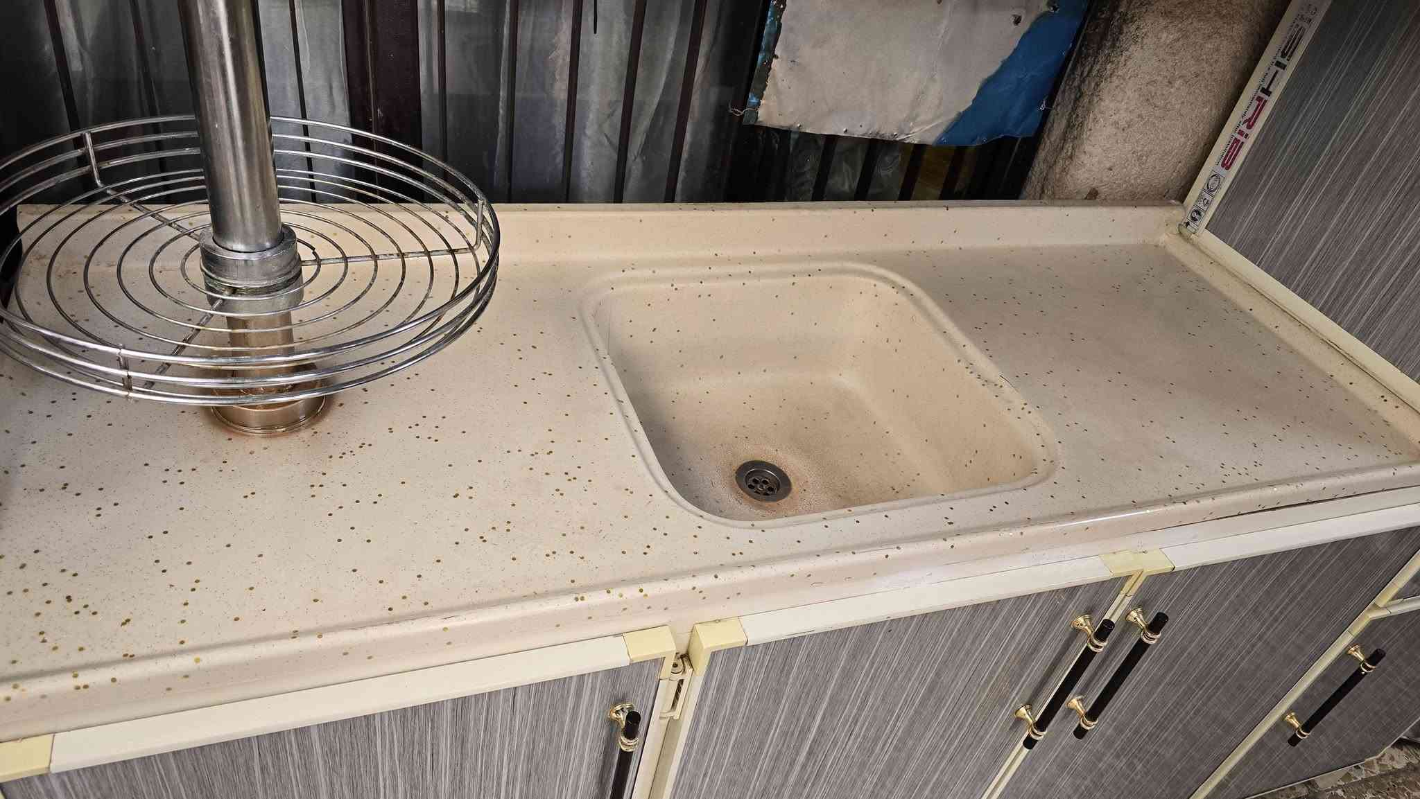 من رخصه الأدمن كاونتر سنك متر او٦٠سانتيم متصل تفصال تكمه شغل توصاه استعمال موسم واحد سعره ٣٥٠الف الشراي يتصل *********** ***********
