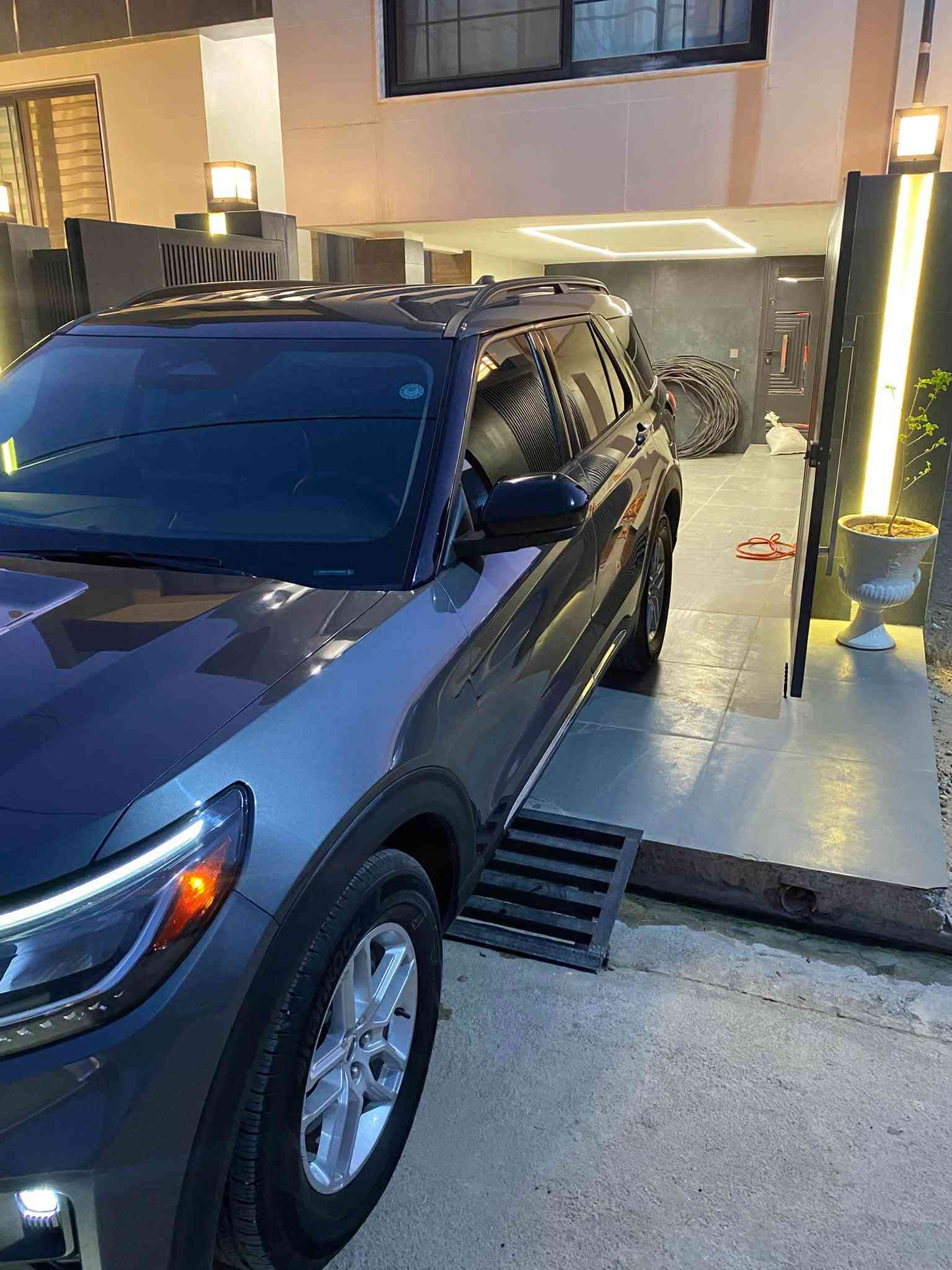 للبيع Ford Explorer Active 2025
فورد إكسبلورر Active موديل 2025 🔥

🔹 الموديل: 2025

🔹 الفئة: Active

🔹 الممشى: فقط 4,000 ميل تقريباً (حوالي 6,400 كم)

🔹 المحرك: 2.3 لتر EcoBoost تيربو

🔹 القوة: 300 حصان

🔹 القير: أوتوماتيك 10 سرعات

🔹 عدد الركاب: 3 صفوف / 7 ركاب حسب التجهيز

🔹

🔹 الباب الخلفي: كهربائي Power Liftgate

🔹 الإنارة: LED أمامية وخلفية

🔹 الجنوط: ألمنيوم

🔹 حساسات ومزايا أمان ومساعدة للسائق

🔹 كاميرا خلفية

🔹 مثبت سرعة متكيف Adaptive Cruise Control

🔹 نظام مراقبة النقطة العمياء

🔹 أنظمة تحذير ومساعدة على تجنب التصادم

🔹 Apple CarPlay + Android Auto لاسلكي

🔹 شاشة وسطية 13.2 إنچ

🔹 شاشة عدادات رقمية 12.3 إنچ

🔹 مقاعد أمامية كهربائية ومدفأة حسب التجهيز

🔹 نظام Ford Co-Pilot360 لمساعدة السائق

🔹 7 Airbags

🔹 نظام مراقبة ضغط الإطارات

🔹 فرامل ABS + أنظمة الثبات والسيطرة

🔹 3 صفوف، ومساحة داخلية واسعة ومناسبة للعائلة والسفر

✨ السيارة نظيفة جداً والممشى قليل جداً بالنسبة لموديل 2025، 

الاستفسار 

📞***********

واتس ***********
