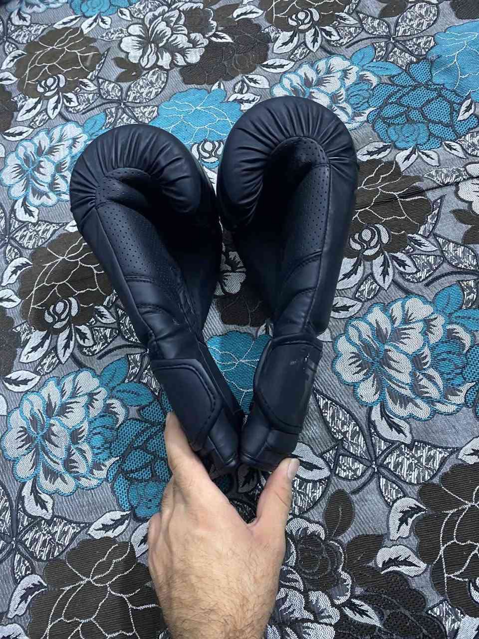 السلام عليكم
جفوف ملاكمة مستخدمة قليل سعر 20

واقية رجل سودة جديدة سعر 15

واقية رجل زرقاء جديدة سع10

رقم الهاتف
***********

