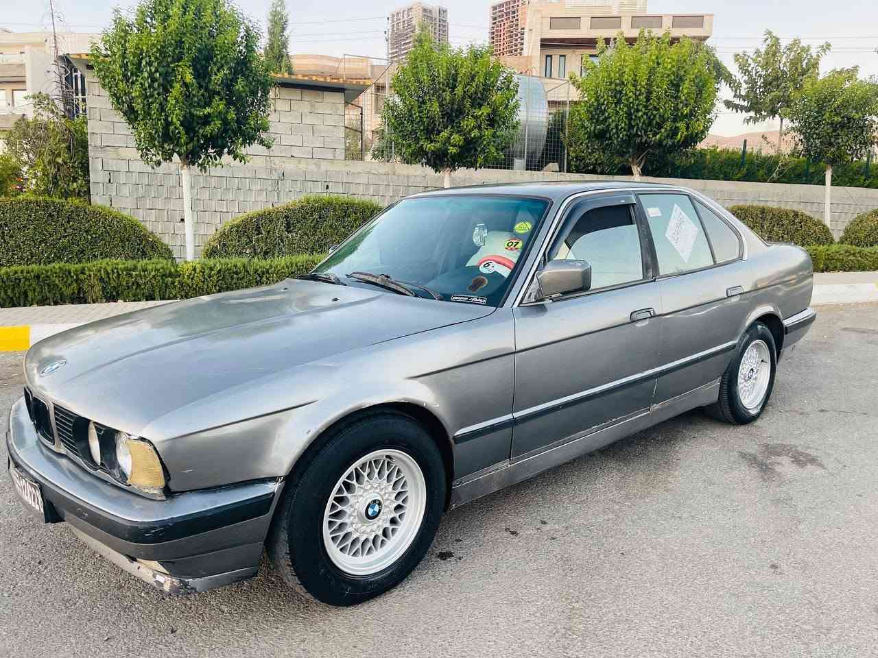 سەرەتا بەناوی خوا ماشاللە لەماڵی هەموو لایەک 
BMWبۆفڕۆشتن 
نموونه يي نيه له جوانيا
مۆدیل 1991ئارم پلاستيك هه وليره به شه رتي ئارموو ئه وه ليات   
مکینە 525  كپس ديجيتال گیڕ عاديه   به شە رتي گيرو مه كينه هه لمي نيه
كاره باهي هه مووگياني ئيش دكات 
دوو جام كاره باهيه  لآيتت زينونه قفل مركزيه گيچه  كاني هه مويي ئيش ده كاتت
گه رمي و سيدي هه موو شتيكي مزبوتت 
چوار تايه و ويلي زور باشه
سه ياره كي تا بليت توندوو تووله مالي دوسته 
هيچ ده عمو ليدراوي نيه پيشو دواهي كه پسه
نرخ (( 21گلا معامه له يكي برايانه)) 
***********
