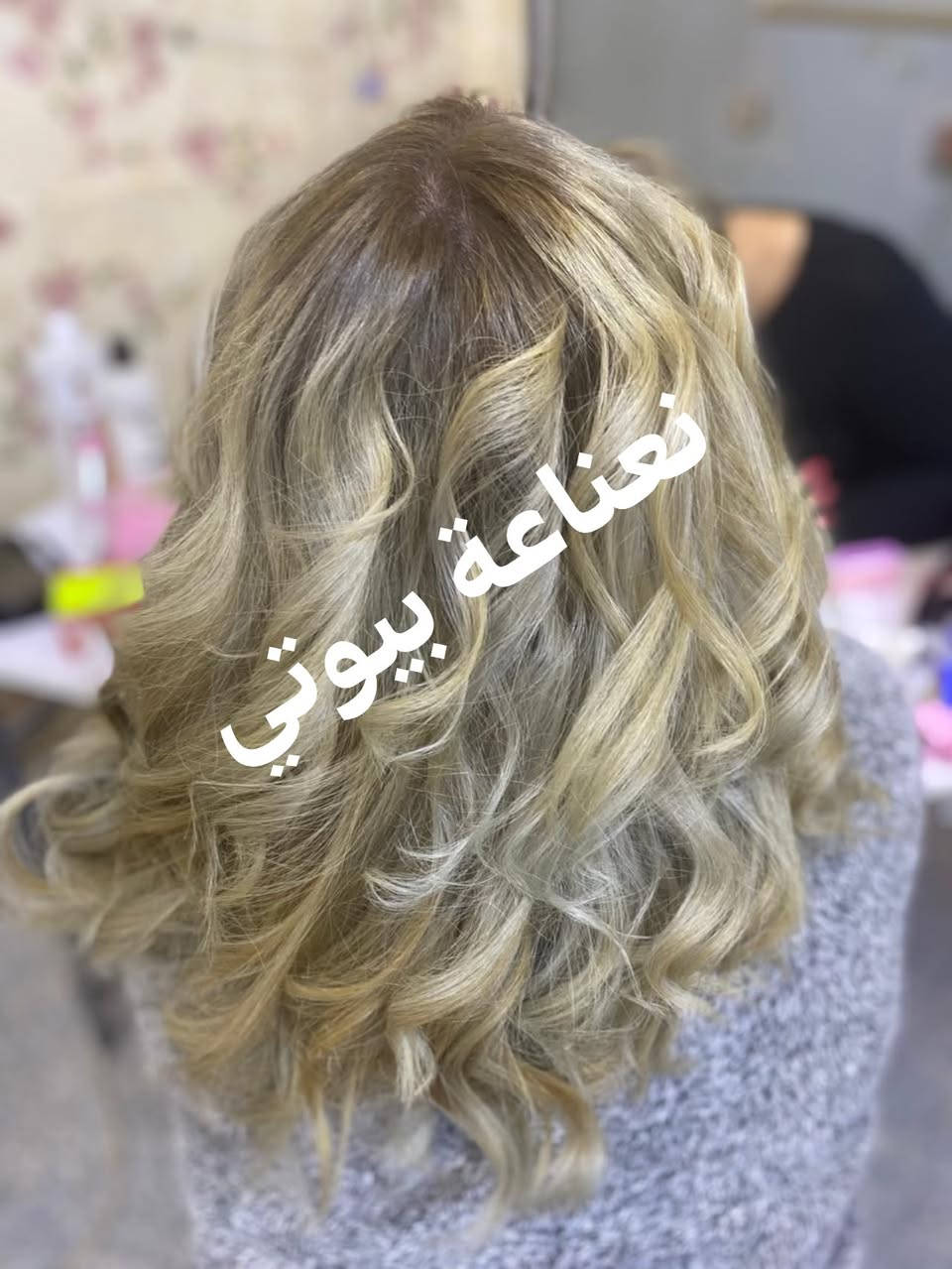 💎 Nanaa Beauty

قائمة الخدمات والأسعار

💅 قسم الأظافر

* جلش (Gel Polish) — 10,000 د.ع
* تقوية الأظافر (Strong Base) — 15,000 د.ع
* سوفت جل — 25,000 د.ع
* هارد جل — 20,000 د.ع
* إكستنشن جل — 30,000 د.ع
* إزالة الجل — 10,000 د.ع
* نيل آرت — يبدأ من 10,000 د.ع

👁️ الرموش

* كلاسيك — 20,000 د.ع
* هايبرد — 25,000 د.ع
* فوليوم — 30,000 د.ع
* إزالة الرموش — 10,000 د.ع

💄 المكياج

* مكياج ناعم — 20,000 د.ع
* مكياج مناسبات — 25,000 د.ع

🎨 التاتو التجميلي

* فيبروز — 50,000 د.ع
* رتوش — 25,000 د.ع

✨ العناية بالبشرة

* تنظيف بشرة عادي — 15,000 د.ع
* هيدرافيشل — 20,000 د.ع
* هيدرافيشل مع تقشير ماسي — 25,000 د.ع

💇‍♀️ الشعر

🎨 الأصباغ

* صبغة لون واحد — يبدأ من 25,000 د.ع
* صبغة مع جذور — يبدأ من 30,000 د.ع
* سحب لون — يبدأ من 30,000 د.ع
* تصحيح لون — يبدأ من 30,000 د.ع
* هايلايت — يبدأ من 35,000 د.ع
* بالياج — يبدأ من 35,000 د.ع

💆‍♀️ المعالجات

* بوتوكس شعر — يبدأ من 25,000 د.ع
* بروتين شعر — يبدأ من 25,000 د.ع
* علاج ترطيب عميق — يبدأ من 20,000 د.ع
* جلسة إنعاش للشعر التالف — يبدأ من 25,000 د.ع

💇 التسريحات

* استشوار — 10,000 د.ع
* ويفي — 15,000 د.ع
* تسريحة مناسبات — 25,000 د.ع

⸻

📌 ملاحظات

* الأسعار قد تختلف حسب طول وكثافة الشعر.
* يُفضّل الحجز المسبق لضمان الموعد.
* نستخدم منتجات أصلية وعالية الجودة للحفاظ على صحة الشعر والبشرة والأظافر.

📞 للحجز والاستفسار

📱 واتساب أو اتصال: ***********
