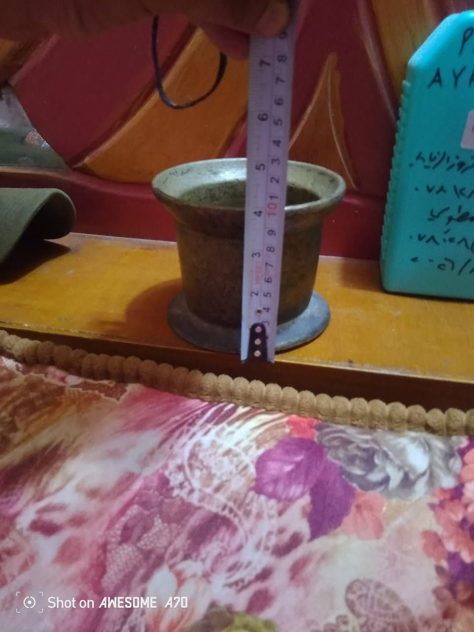 ***********

نص مكتوب في الصور:
- Shot on AWESOME A70