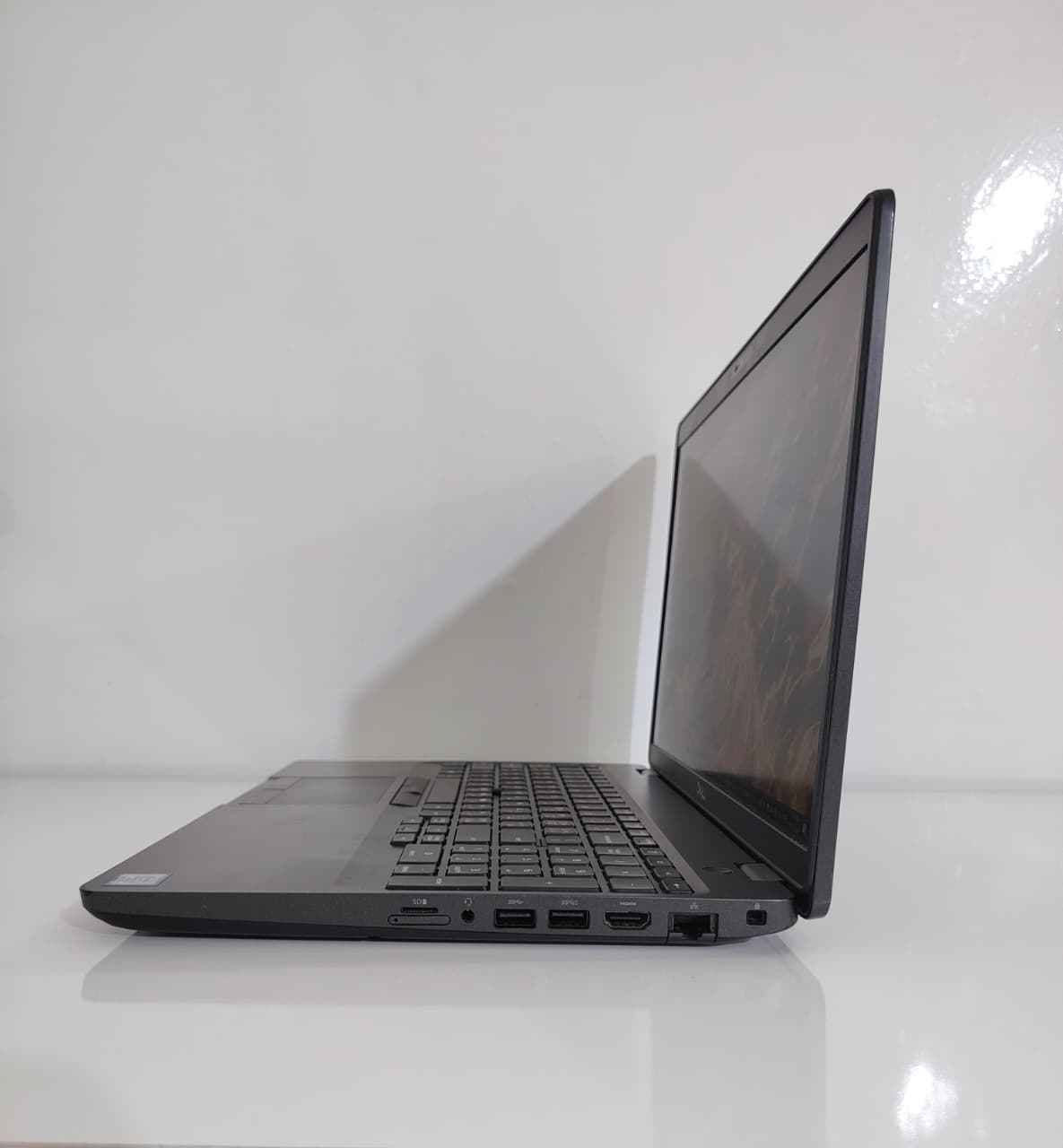 💻 Dell Latitude 5501 | الأداء القوي والاعتمادية العالية
🛠 المواصفات التقنية:
المعالج: Intel Core i7 (الجيل التاسع) فئة H عالية الأداء (سرعة وقوة في تنفيذ المهام المتعددة).
الذاكرة العشوائية (RAM): 8GB DDR4 (قابلة للتطوير والزيادة).
التخزين (SSD): 256GB SSD (سريع جداً في الإقلاع ونقل الملفات).
الشاشة: 15.6 إنش بدقة FHD وضوح عالي ورؤية مريحة.
كرت الشاشة: داخلي Intel UHD Graphics 630 (يصل إلى 4GB مع الرام).
الكيبورد: ستيكر ضوئي (مضيء).
💰 السعر:
390,000 دينار عراقي فقط!
(السعر شامل الملحقات الأصلية)
🚚 العرض الخاص:
التوصيل مجاني لجميع محافظات العراق! 🇮🇶
📞 للحجز والاستفسار:
يمكنكم عبر الواتس آب على الرقم:
📱 *********** الهندية, كربلاء
