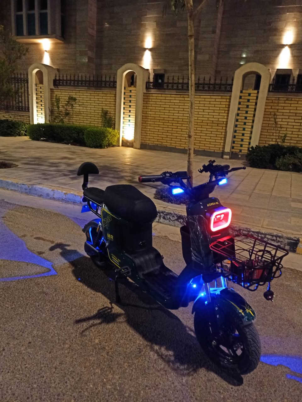بايسكل R8للبيع 👍🏽

موديل 2025

بايسكل جديد ما ماشي هواي

(لمواصفات)
نضام R يرجع بك

ونضام ل p بارك 

 وبي أربع سرع 

سرعته بالعداد 120  والحقيقي 70

حساس بالبريك 

دبالات تخبل اصليه 

بريكاته دسك

وبي 5 بطاريات اصليه من شركه ويلي

اشاير ودبل اشره 

اناره لد آلوان تخبل 

الملف مالته 2000 
اسرع من R9

لشحنه مالته تمشيك 40 كيلو 

وبي سويجات ثنين وكارت تشغيل 

وبي ورقت المعرض 

وشاحنه الاصليه ويا مال شركت ويلي

وبي ام بي ثري سماعه بلوتوث 

(بايسكل عملي ومايعطل ابد ومرغوب بالسوك كلش )

السعر 500 وبي مجال 👍🏽

*********** هاذه لرقم لليحب يستفسر
