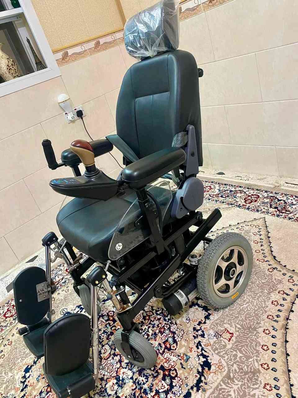 کورسی کارەبایی
زۆر پاك و کەم بەکارهاتووە
پاتری تازەی بۆ دانراوە
٥٠٠ هەزار
***********
