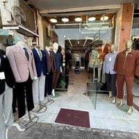 المحل للبيع  مع 16 مليكان  وبضاعة خير من الله سترة وقميص وبدله وبنطلون...