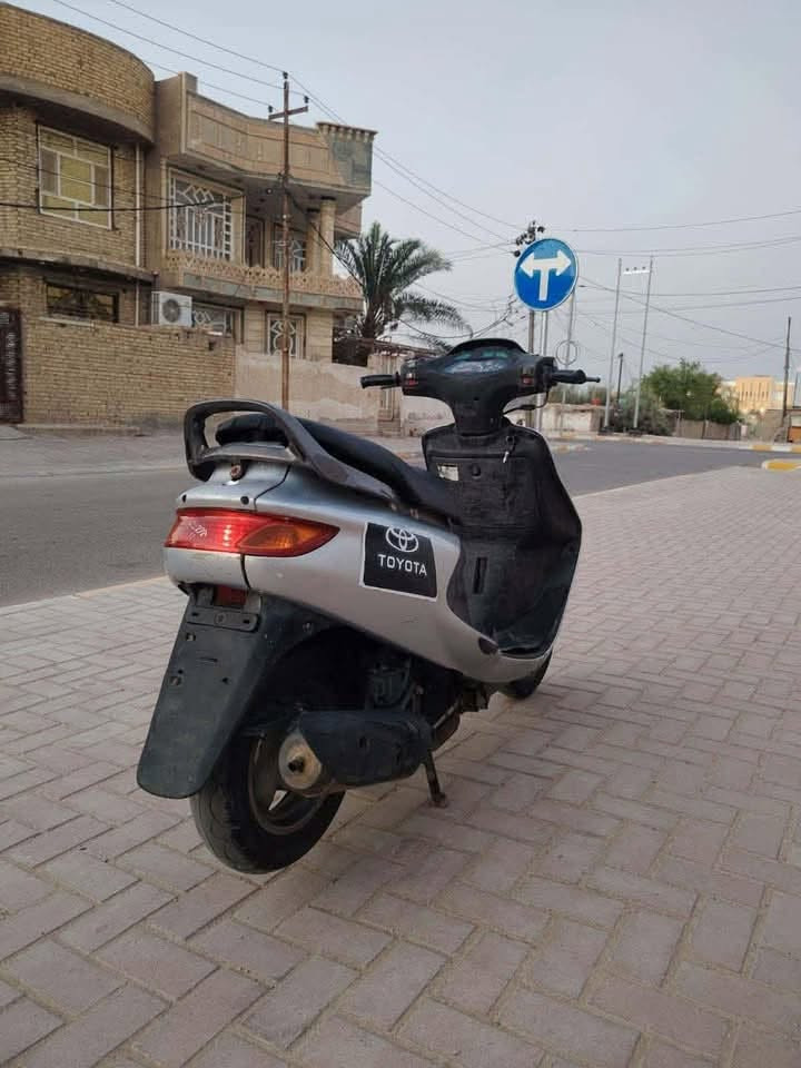 فراشه للبيع
دراجه نضيفه صارله سبوعين من مطلعه رمبه 
دراجه بلادي بيه فقط خيط بخار بــ صالصنه 
السعر 550 
استفسار ***********
مكانه ديوانية
