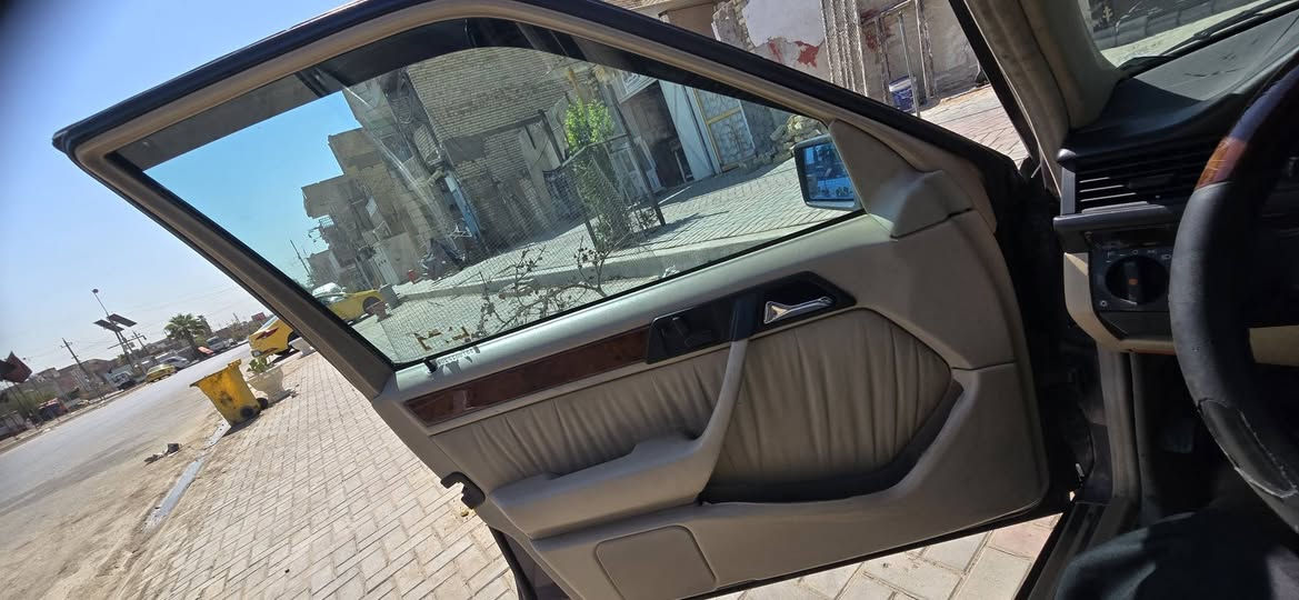 للبيع بيبي موديل ٩٢
رقم بغداد . هزة جديدة محرك خراطيم ٣٢٠ مكفول . لون مميز
كير دي فور كهربائي مكفول
ويل ١٧ رياضي مع سبير طوارئ ١٧
داخل بيجي . كشنات جلد تحكم كهربائي 
تبريد . سلايت روف . لايت شمسي 
كاميرا خلفية . كهربائيات جيدة جدا
حدادة عامة 
النواقص 
سجة سلايت روف بحاجة للتبديل علما ان الماطور والكهربائيات شغالة
 السعر المطلوب ٩٠ ورقة . مكان السيارة مدينة الصدر . تحويل ثاني يوم
للاستفسار .:  ***********
