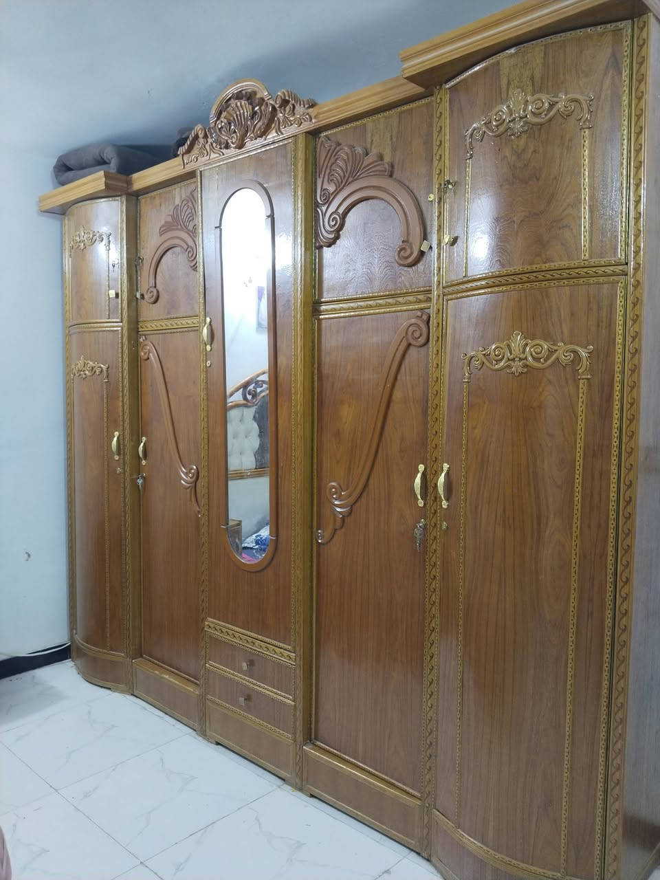 السلام عليكم من رخصت مدير الگروب غرفه اخشاب ٥ ابواب ملحق  مستخدمة شغل درجه ثانية نظيفه مثل ما واضحه اي كسر ما بيه مكان المسيب حي العسكري السعر تفضل خاص او الاتصال على رقم *********** متواجد واتساب وشراي بي خير ويدلل
