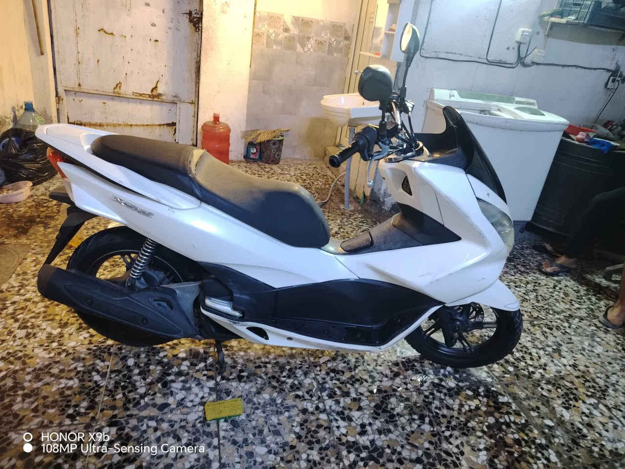 PCX • أبيض صدفي • ممشى ٢٨الف