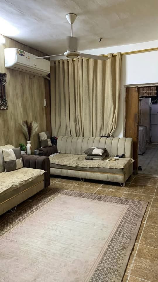 بيت للبيع لمساحة 100م قاط ونص استقبال ونوم مع صحن حمامات خارجية+غرفة نوم+مغزن القاط الثاني طابو صرف كامل سيراميك اشتايگر السطح باسمي التصال مع صاحب الدار ***********  السند قطعة ارض السعر 83وبي مجال قرب اعدادية حطين للبنات منطقة22@إشارة
