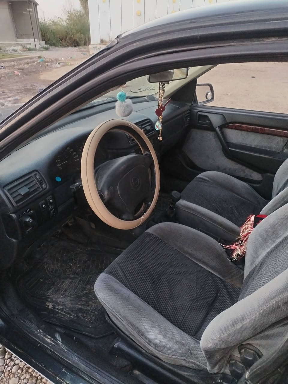 سياره فيكترا للبيع موديل 95 محرك حجم 18 سياره نظيفه حيل فيها دفتر بنزين السعر 42 وبها مجال المكان داقوق استفسار اتصل ***********

