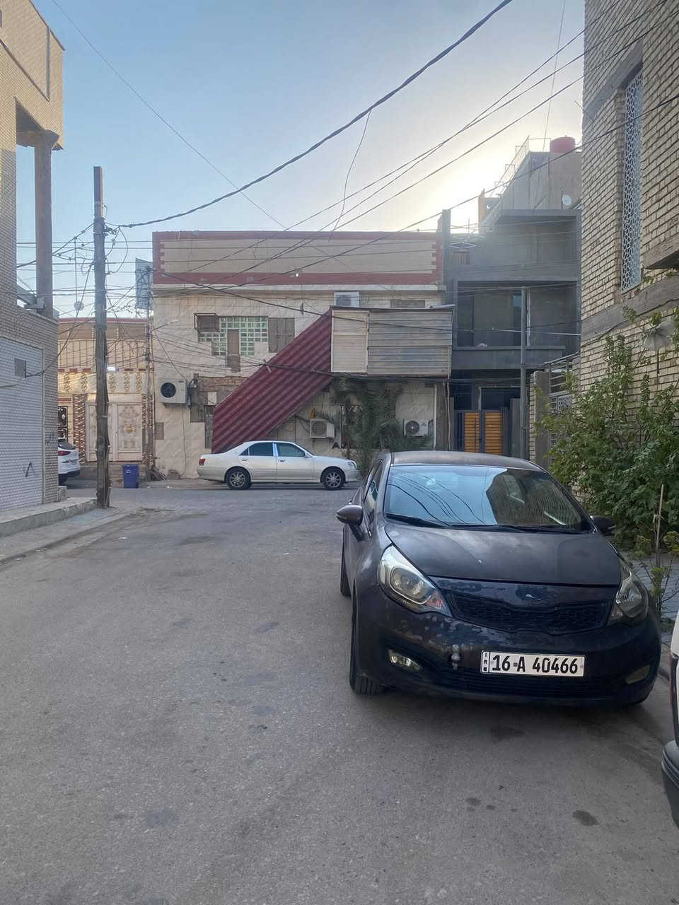 سلام عليكم
كيا ريو ٢٠١٥ 
محرك ١٦٠٠ خليجي 
رقم ديوانية انكليزي تريد تحويل تريد مداور ماكو مشكلة 
بطاريه جديدة 
كشنات مدوشمه ارضيه مدوشمه 
تايرات ٤ جدد قبل شهر مشدودات 
سبيرها وعدتها موجوده 
لونها جوزي وجاردة ومابيها اي ضربه بالدواخل
سيارة زينه مرتبة مال تكسي وشغل 
السيارة محتاجه فقط ولف مال تبريد وشحن غاز 
سعرها ب٦٥ وبيها مجال بسيط

مكانها نجف حي السلام 
***********
