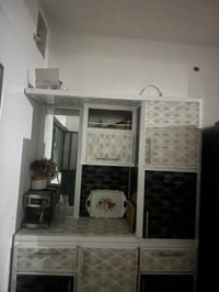 كاونتر المنيوم 200 الف وبي مجال عرضه متر ونص وبدون سنك مابي اي ضرر مكا...