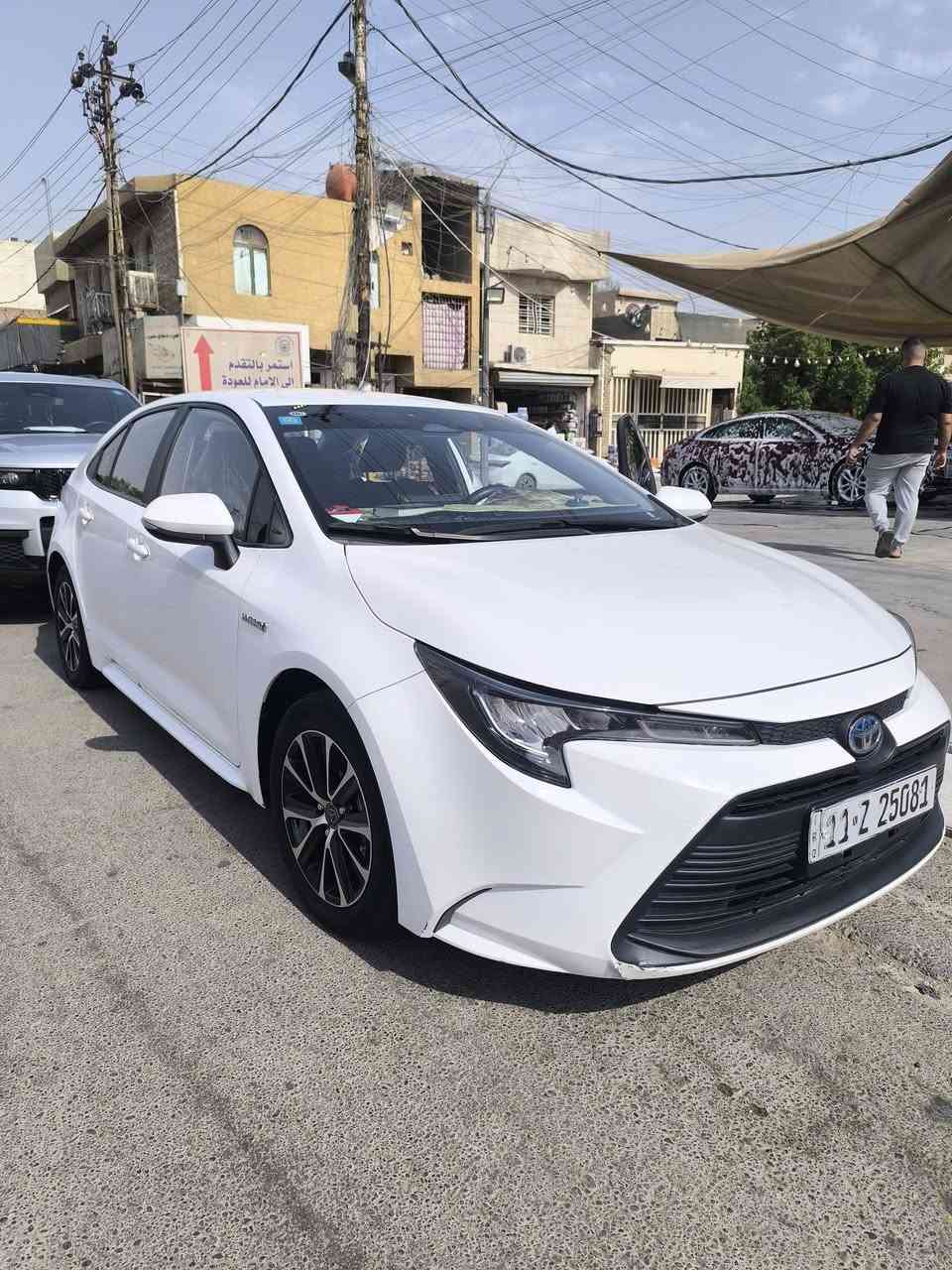 السلام عليكم 
كورلا 24 تجميع صيني شكل امريكي 
بدون فتحه 
سياره جديده بعده على وضع الشركة 
هايبرد 
ماشيه 35 
( كفاله عامه )
سعره 145وبيه مجال شي بصيط حك الجية
***********
