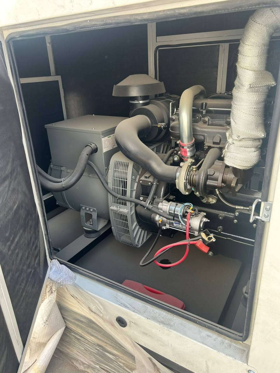 🌟 صباح الخير زبائننا الكرام 🌟
شركة الصقال لتجارة وصناعة المولدات تعلن عن وصول مولدات 88 KVA بمواصفات عالية وجودة مضمونة 💪

🔹 محرك Perkins (صناعة بريطانية 🇬🇧)
🔹 رأس توليد Leroy Somer (صناعة فرنسية 🇫🇷)
🔹 كارت تحكم DSE (بريطاني 🇬🇧)
🔹 كاتم لبناني عالي الجودة، مناسب للأجواء العراقية ويتحمل الظروف القاسية 🇱🇧

✨ أداء قوي + تشغيل مستقر + عمر طويل

🎁 وهدية خاصة لفترة محدودة مع كل مولدة!
💰 أسعار منافسة جداً ومناسبة للجملة والمفرد

🛠️ ضمان سنة أو 1000 ساعة تشغيل (أيهم أسبق)
🛠️ خدمات صيانة متوفرة + قطع غيار وزيوت أصلية

🚚 النقل والنصب داخل بغداد مجاني

📞 للاستفسار والحجز:
***********
أو مراسلتنا على الصفحة مباشرة

🔥 لا تفوّت الفرصة… العدد محدود 🔥
