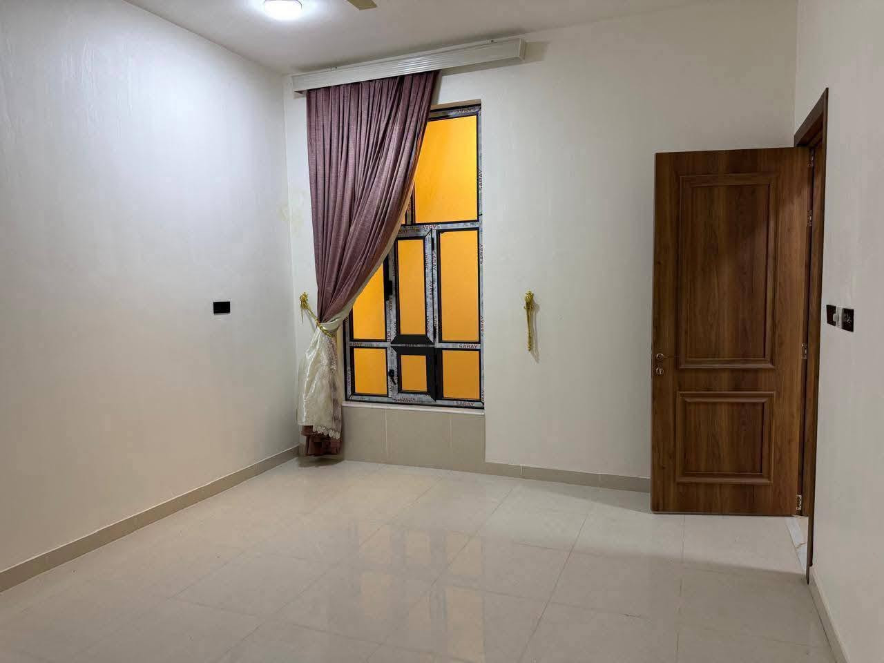 🏡✨ للبيع دار سكنية مميزة في الرمادي | شارع 40 ✨🏡
📍 الموقع المميز: شارع 40 – قرب أثاث القند
📐 المساحة: 230 م²

🔹 تفاصيل العقار:
▪️ 3 غرف نوم
▪️ بناء طابوق درجة أولى
▪️ بناء متين ومتعوب عليه بعناية
▪️ تصميم مناسب للعائلة والسكن والاستقرار
▪️ موقع حيوي ومنطقة مخدومة تبليط وكامل الخدمات 

💰 السعر: 155 مليون دينار
🔄 قابل للتفاوض مع المشتري الجاد

📞 للاستفسار وللمعاينة:
***********
📱 واتساب متوفر

✨ دار بموقع مميز وبناء متعوب عليه… فرصة تستحق المشاهدة.
