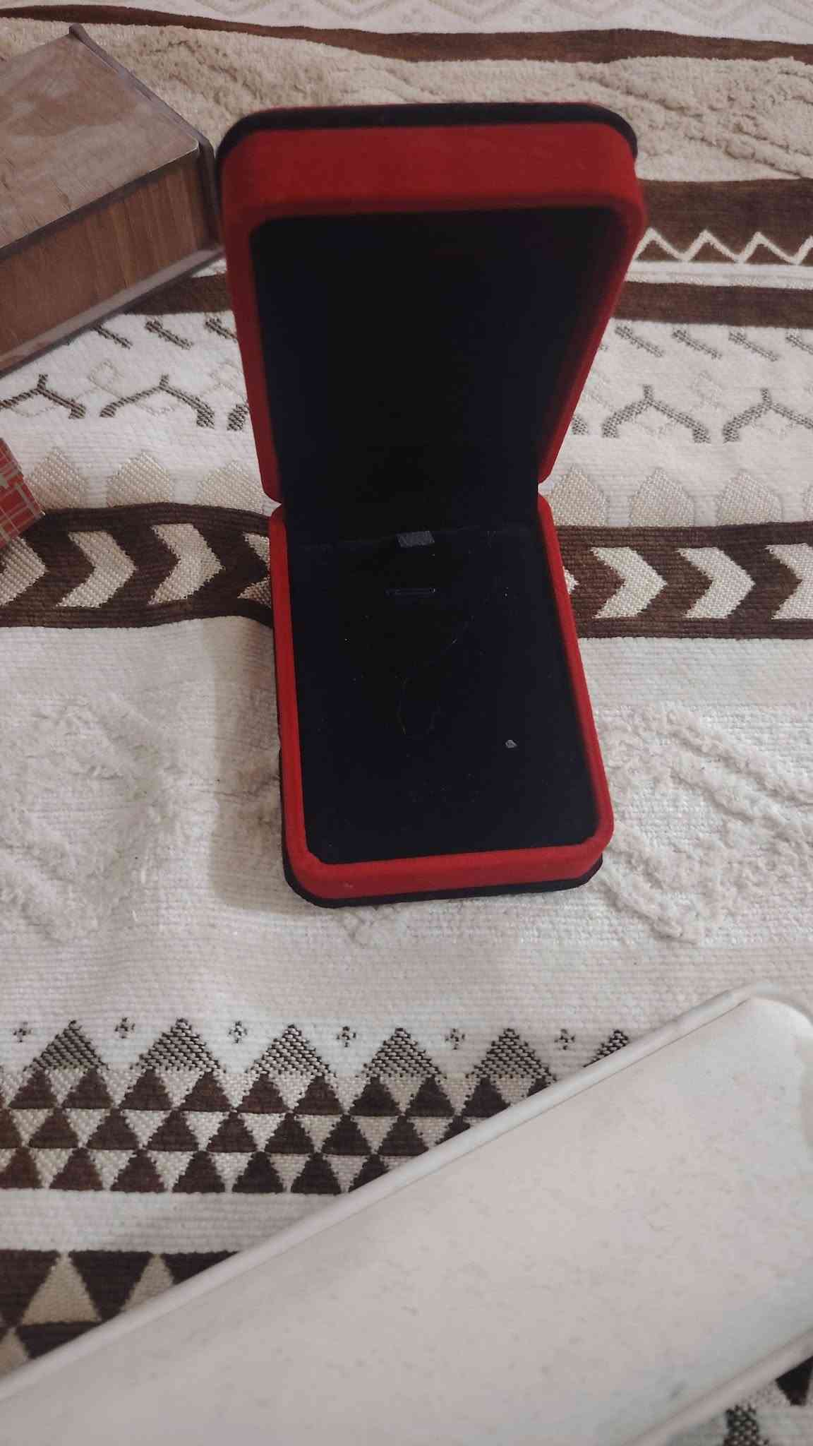 تصفيه غراض علبه سوعه للبيع
العنوان النجف الاشرف

***********

