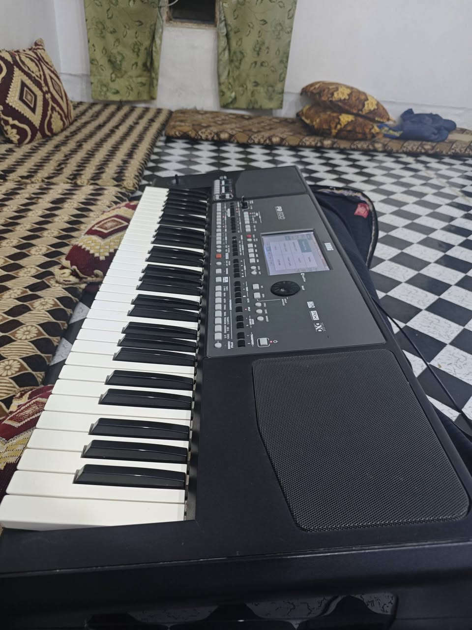 اورك بي أي 600 معروض للبيع السعر 800 ولجهاز كلش نضيف ومابي اينقص كله شقال وبب برامج 3محفوضات علشاشه وبرامج كلش حلوات ومطابقات الصوت ويه اليقاع وملاحضه بي مجال بصيط للشراي ***********
