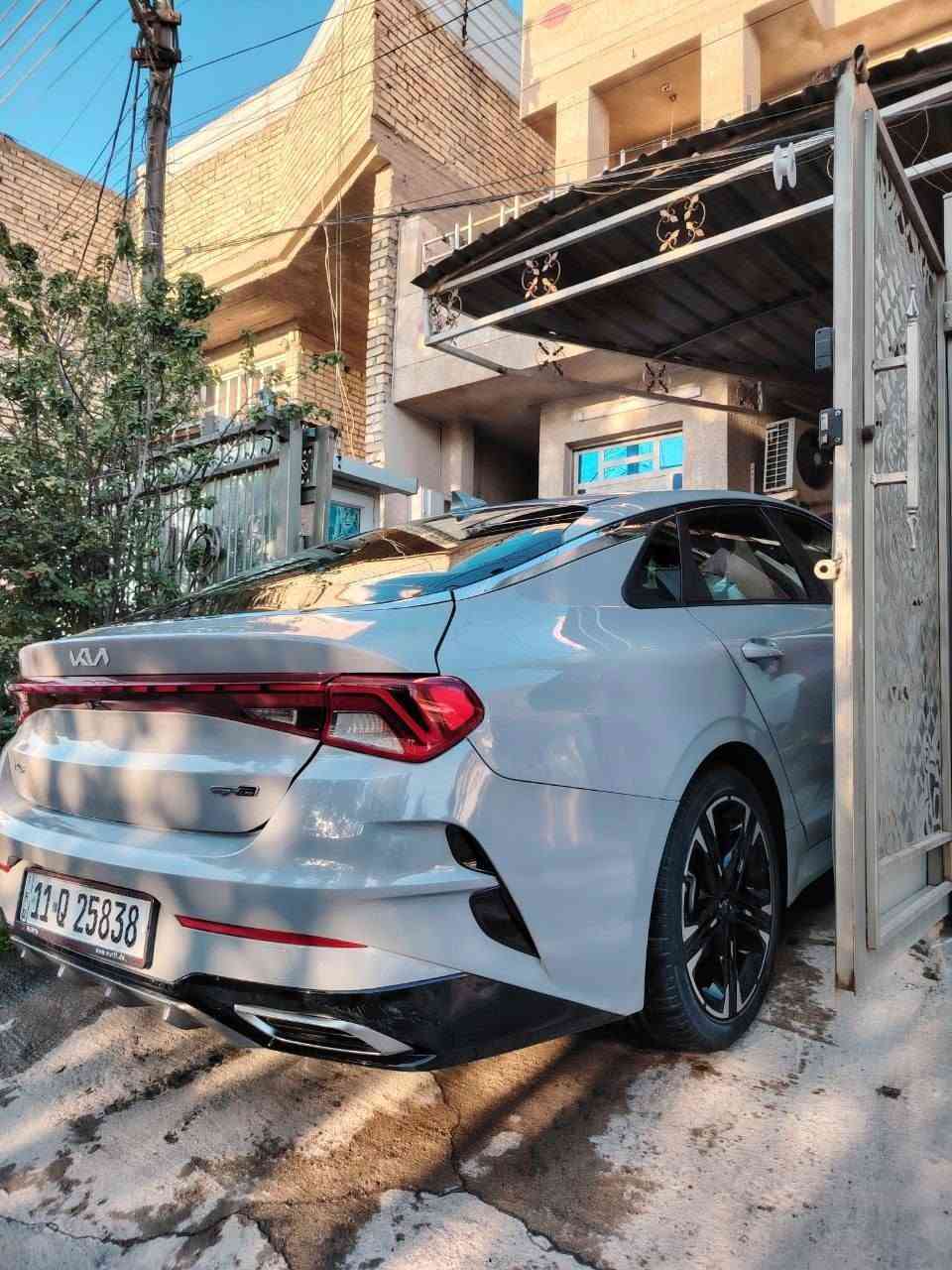 🚗 KIA K5 GT-Line 2022 للبيع
▪️ رقم بغداد ▪️ الممشى: 30 ألف ميل ▪️ اللون: أسمنتي ▪️ الدفع: رباعي (AWD)

أبرز المواصفات: ✅ تشغيل عن بُعد
✅ دخول ذكي مع الترحيب
✅ تشغيل بالبصمة
✅ كاميرا خلفية
✅ سنتر لوك
✅ شاحن وايرلس
✅ Apple CarPlay & Android Auto
✅ مدخل USB
✅ مقاعد جلد مع تدفئة
✅ تنبيه الاصطدام الأمامي
✅ تنبيه مغادرة المسار
✅ مانع انزلاق
✅ مراقبة ضغط الإطارات (TPMS)
✅ مصابيح LED
✅ جام أوتو (Auto Hold)

🎯 أنظمة القيادة: SPORT | CUSTOM | SNOW | SMART | NORMAL

📝 حالة السيارة:

ليبل واحد.

حادث خلفي بالجنطة فقط.

كفالة الحوض، اللغود، والشاصي.

بدون إيرباك.

الجنطة راجعة بنفسها (بجم كبس).

بيها بارد قطعتين خفيفات جدًا (بحجم شبر تقريبًا).

السيارة نظيفة وجاهزة للاستخدام ولا تحتاج أي مصروف.

💰 السعر: 19,300 دولار و بيه مجال بسيط 

📱 للاستفسار (واتساب فقط): ***********
