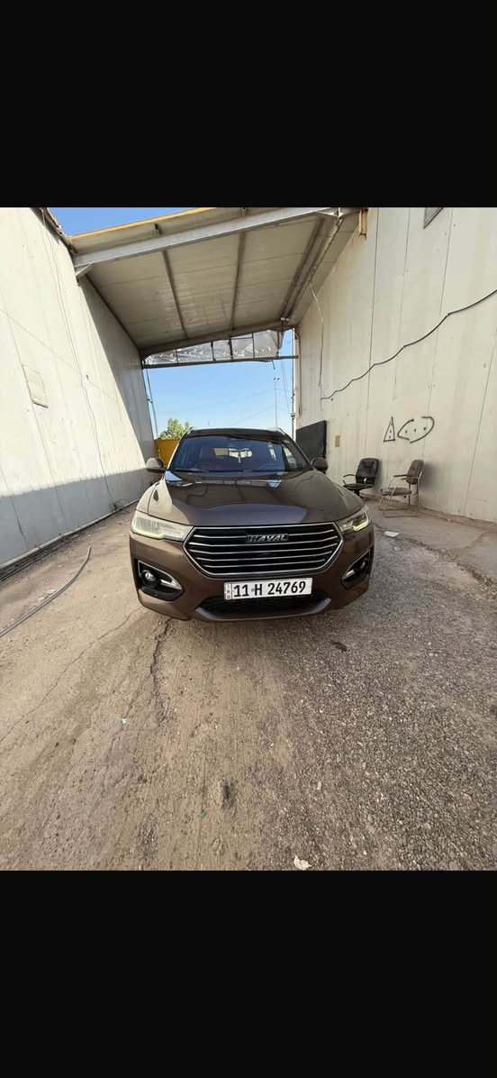 هافال فول مواصفات
محرك تيربو 2000
مكفولة كفاله عامه خليجي 

للبيع | هافال  

🚗 موديل: 2021
⚙️ المحرك: 2.0 لتر تيربو (4 سلندر)  
🏁 القوة: 196 حصان  
💪 العزم: 325 نيوتن.متر  
🔄 ناقل الحركة: أوتوماتيك دبل كلج (DCT) 7 سرعات  
🛞 الدفع: رباعي (4WD)  
⛽ سعة خزان الوقود: 61 لتر

المواصفات:
✅ فتحة بانوراما  
✅ شاشة وسطية كبيرة 12.3 إنج  
✅ شاشة عدادات رقمية  
✅ كاميرات 360 درجة  
✅ حساسات أمامية وخلفية  
✅ تشغيل بصمة ودخول ذكي  
✅داتا شو
✅ مقاعد جلد  
✅ تدفئة وتهوية للمقاعد 
✅ شاحن لاسلكي للموبايل  
✅ Apple CarPlay  
✅ مثبت سرعة ذكي (Adaptive Cruise Control)  
✅ نظام المحافظة على المسار  
✅ تحذير من الاصطدام الأمامي مع فرملة طوارئ  
✅ أنماط قيادة متعددة: عادي – رياضي – ثلج – رمل – طين  
✅ جنوط ألمنيوم قياس 19 إنج  
✅ إضاءة LED أمامية وخلفية

📍السيارة نظيفة 
العنوان بغداد شارع فلسطين
***********
