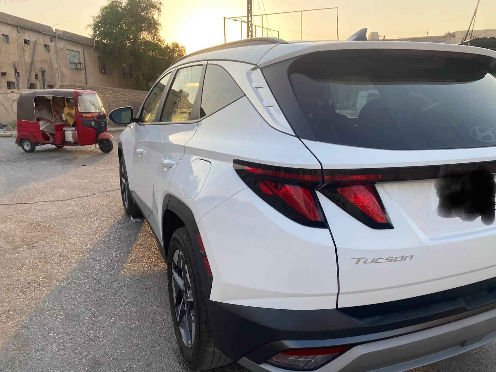 السلام عليكم
هيونداي توسان SLE
موديل 2025 
مواصفاتها 
محرك 2500 
حساسات اماميه خلفيه رادار امامي 
كشن سائق كهرباىي 
صندوق كهربائي 
دخول جديد ماشيه 33 الف 
مرقم شهداء ميسان 
حادثه بسيط كلش بدون شواصي 
ايرباك استيرن فقط 
بيه صبغ البنيد فقط والباقي مكفول 
السعر 185 ورقه 
مكانها العمارة الكحلاء ***********

نص مكتوب في الصور:
- Back HD 1/14
- 35 LTE 7:43 Back 8 من 9 كروب توسان العراق . انضمام ناظم جمعه المحمداوي . ٢٧ يوليو . ٣ والسلام عليكم توسان SEL موديل 2025 محرك 2.5 السياره دخول المزيد عرض . HD 14/47