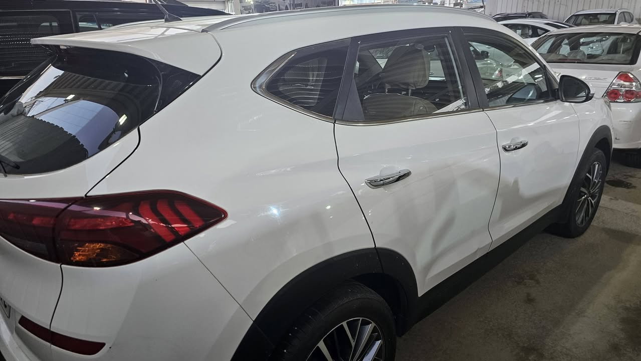 🚘 للبيع | هيونداي توسان 2019 🚘
✨ مواصفات خليجية
✨ محرك 2.0 — 4 سلندر
✨ أوتوماتيك
✨ ممشى 111 ألف كم
✨ بدون صبغ
✨ لون أبيض
✨ رقم أربيل باسمي خصوصي

🔹 المواصفات:
✔️ 3 أنظمة قيادة
✔️ تشغيل بصمة
✔️ أبواب بصمة
✔️ مقعد السائق كهربائي
✔️ مرايا جانبية شفط مع إشارة
✔️ مقاعد جلد
✔️ تكييف ممتاز
✔️ استعمال شخصي والسيارة نظيفة جداً

✅ جاهزة للفحص والمعاينة

💰 السعر: 18,000$ (18  ورقة)
🔥 والسعر بيه مجال 🔥

📞 للاستفسار:
***********
المكان: النجف الاشرف
