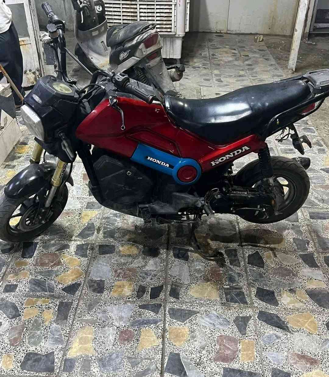 سلام وعليكم هاي دراجه لبيع السعر 350 وبيه مجال والي يحب يتواصل هذا رقم ابو دراجه *********** وبكاني بغداد البلديات
