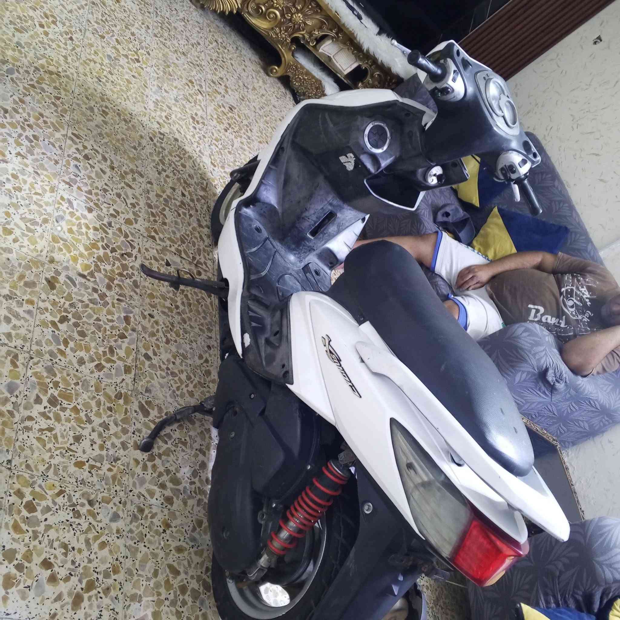 سكنس فحل كوري اي نقص مابيها درجه جديده لوك كله بلادي شغاله كله لسعر 700 بغداد المشتل***********
