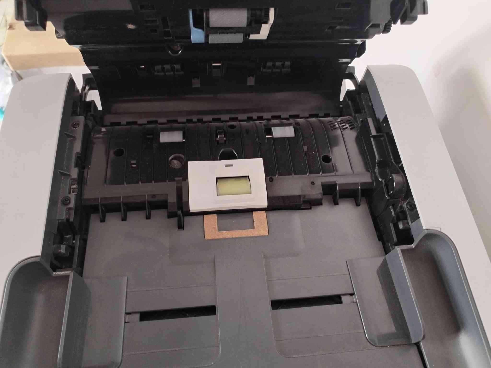 طابعه hp586  نضيفه كلش و مرتبه و سعره كلش مناسب عداده 34 الف صفحه وياه سيت حبر  استخدام شخصي  و ما مستخدمه  سعره 750 و النضافه كدامك صورته من كل مكان  واتساب ***********
