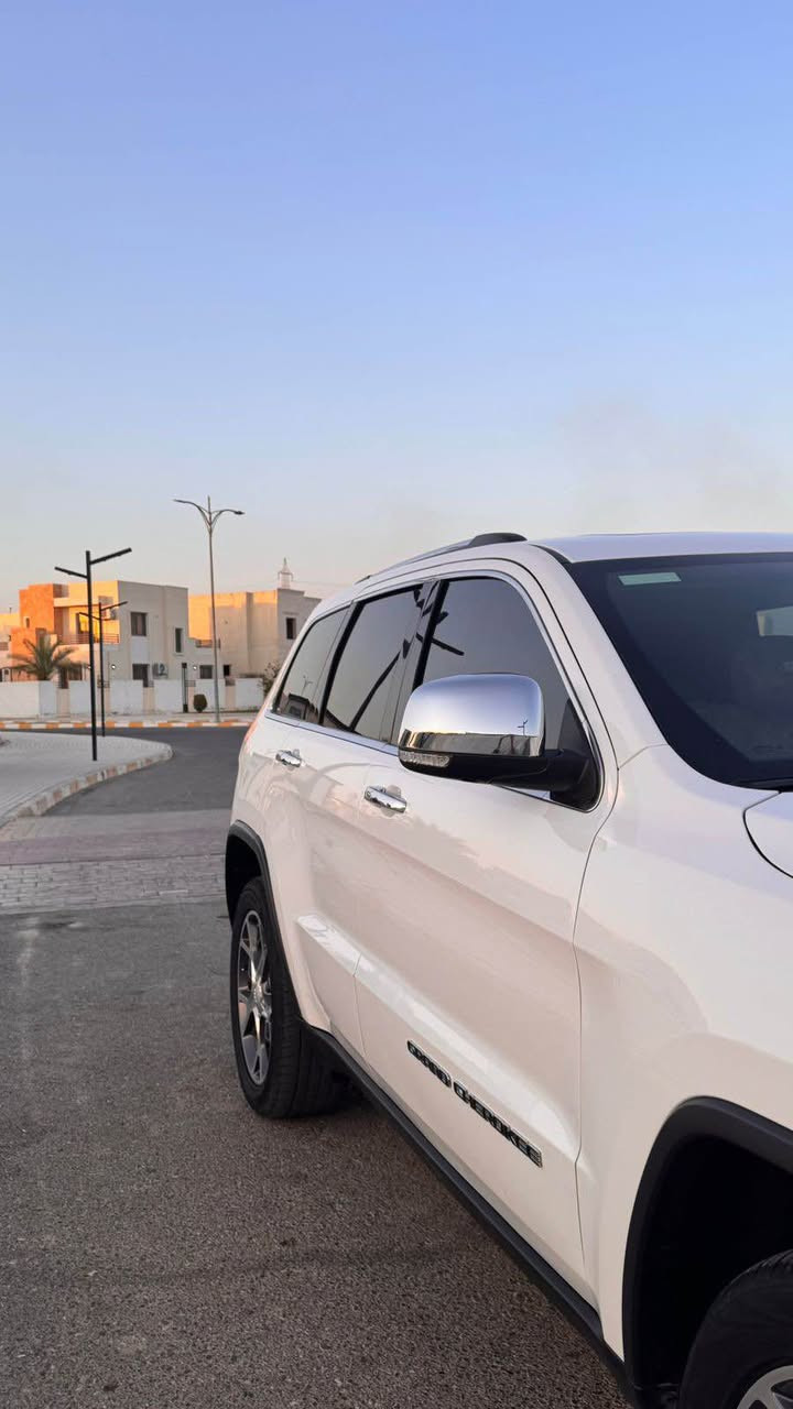 �🔥 للبيع جيب Limited Plus 🔥🚘

✨ موديل 2019
✨ فول مواصفات – Limited Plus – 4x4
✨ وارد خليجي
✨ بانوراما
✨ 3 شاشات
✨ كشنات جلد تبريد وتدفئة
✨ كشنات كهربائية + ميموري
✨ شاشة كبيرة تدعم Apple CarPlay
✨ كاميرا خلفية
✨ حساسات أمامية وخلفية
✨ رادارات ونقطة عمياء
✨ تشغيل عن بُعد + بصمة
✨ صندوق كهربائي
✨ ستيرن تدفئة
✨ نظام ملاحة
✨ مواصفات أمان كاملة
✨ ملاحظه السياره بيها كتاب تضليل اربيل سنوي 
✨رقم اربيل الدولي 

🔥 السيارة جديده جداً مال بيت .

ملاحظه السياره بيها اقل من نص باب السكن صبغ
وبيها مكانين بارد صغار جداً بدون دواخل بدون ايرباك

📍 الموقع: تكريت + اربيل  
💰 السعر: 260 وبيها مجال 
📞 للاستفسار: *********** أربيل, العراق
