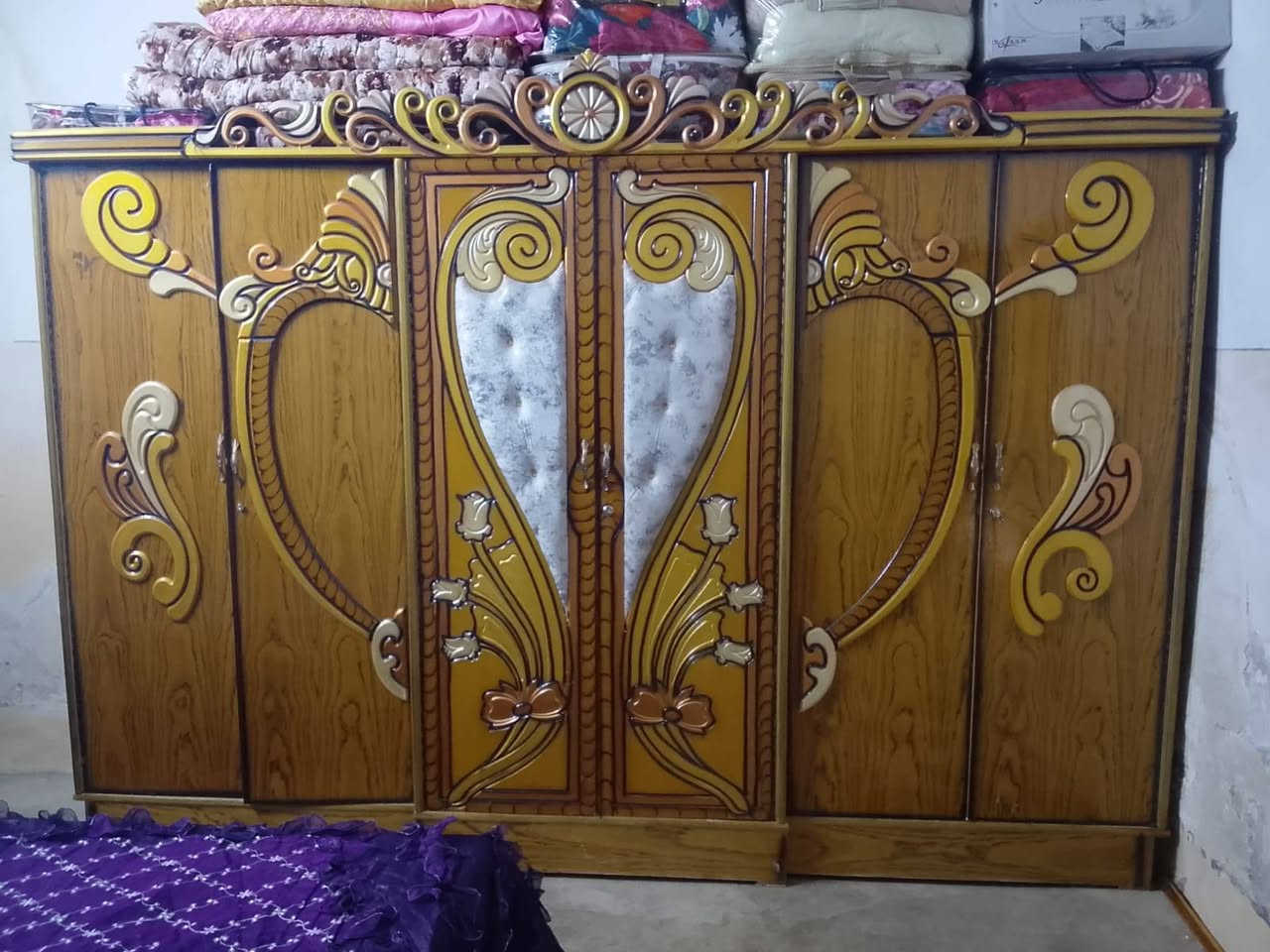 سلام عليكم 
يوجد غرفة غشاب 
اللبيع في بيجي حي التاميم 
تواصل على رقم 
***********

