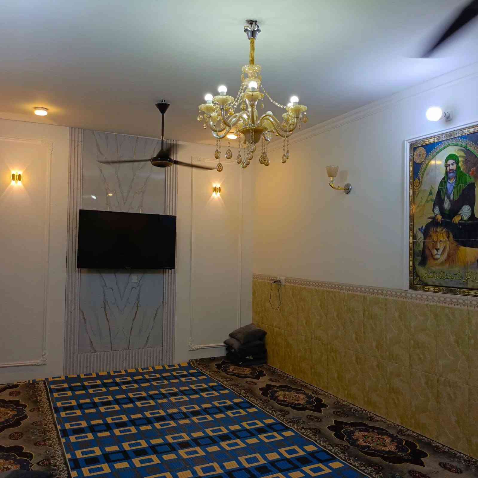 السلام عليكم
 بيت في  العبيدي شارع 20قرب مدرسه سلسبيل 
مساحه 150طابقين ونص  يرهم امراوس او بيع
***********
