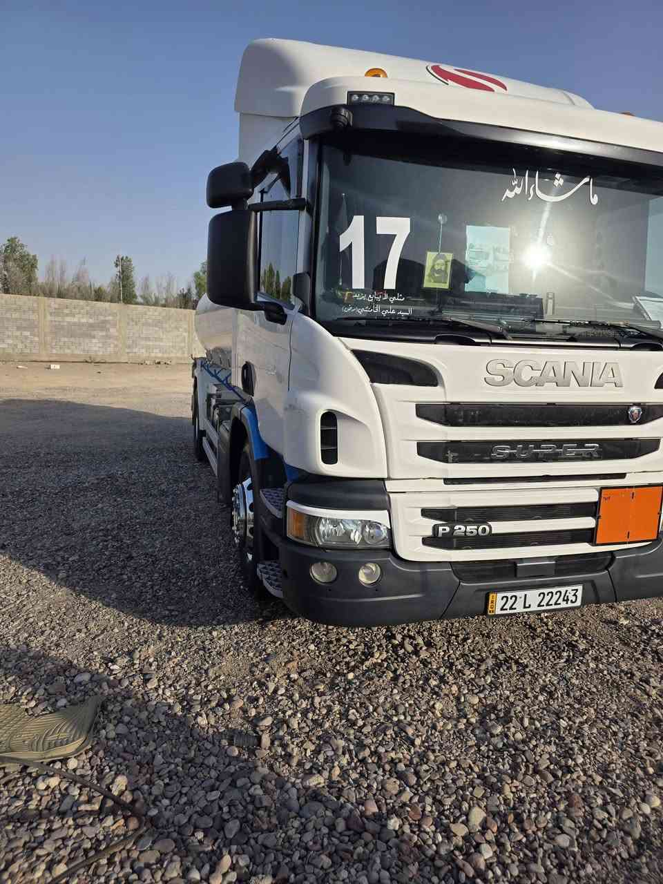 السلام عليكم
سكانيا موديل 17 كفاله عامه زيرو 
الحموله 16 طن 
مكاني بصره زبير 
السعر 450 وبيها مجال 
رقمي ***********
