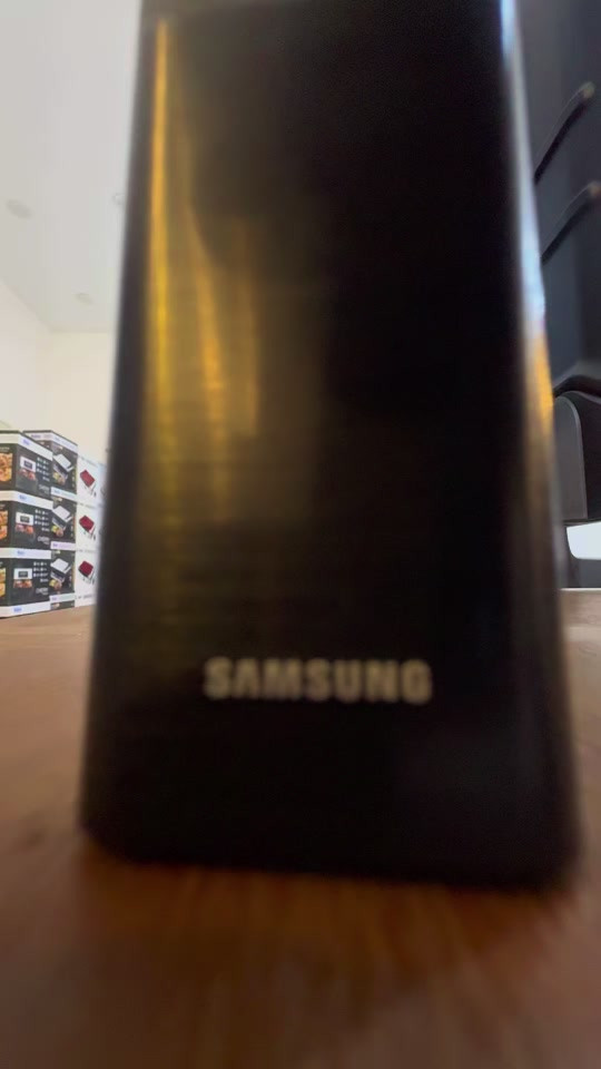 � شاشة سامسونج QLED 65 إنچ ✨ Samsung Q70B – 4K UHD 🔹 شاشة QLED بدقة 4K 🔹 حجم 65 إنچ 🔹 دعم 4K / 120Hz للألعاب 🎮 🔹 Quantum HDR + HDR10+ 🔹 معالج Quantum Processor 4K 🔹 Smart TV بنظام Tizen 🔹 Wi-Fi + Bluetooth 🔹 4 منافذ HDMI + 2 USB 🔹 صوت بتقنية OTS Lite وQ-Symphony علق ب تم ويوصلك السعر يوجد توصيل لكافة محافظات العراق العنوان : الموصل / حي المهندسين الشارع العام *********** / ***********
