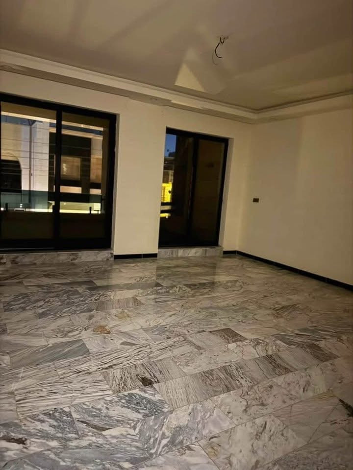 🏠 للإيجار في السيدية
📐 المساحة: 150 متر

🛏️ 4 غرف نوم

🛋️ صالة

🍳 مطبخ

🚿 خدمات

🍽️ مطبخان

🏡 نظام شلالات داخلي وخارجي

للاستفسار مكتب جوهره السيديه 

احمد العامري ***********

📞
