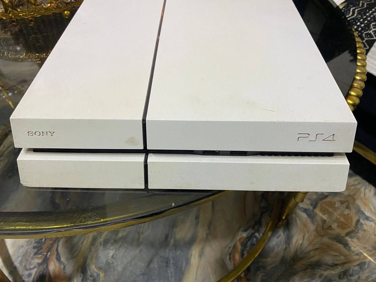🎮 للبيع PlayStation 4 — مع كامل الملحقات 🎮
للبيع PlayStation 4 بحالة جيدة، الجهاز مهكر ويحتوي على مجموعة ألعاب، ويأتي مع:

- 🎮 4 جوستكات
- 🎮 5 ألعاب:
  - Call of Duty
  - PES 2021
  - FIFA 26
  - Task Two
  - ولعبة إضافية
- 🔋 UPS ببطارية واحدة
- 🔌 كافة ملحقات الجهاز

💰 السعر: 290 ألف دينار عراقي
يوجد مجال بسيط للتفاوض للجادين فقط.

📩 للجادين والمستفسرين الاتصال على الرقم التالي ***********
