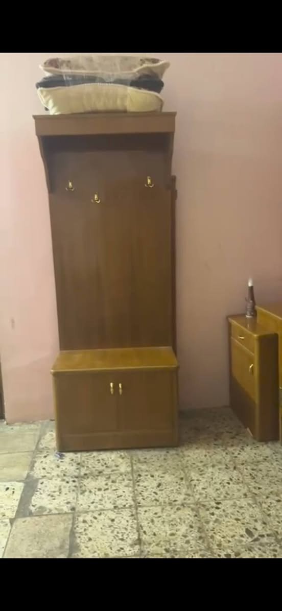 اني السلام عليكم عندي غرفة  صاج عراقي جديده متكونه من سرير أو زاويا اوميز مرايا مع مجرات مكاني الشعب السعر قيم وأخذ بالعافيه للاستفسار
***********
اني السلام عليكم عندي غرفة  صاج عراقي جديده متكونه من سرير أو زاويا اوميز مرايا مع مجرات مكاني الشعب السعر قيم وأخذ بالعافيه للاستفسار

نص مكتوب في الصور:
- امي الغاليه
- اليوم، ٤:٢٩ م
- ٤٧
- ١٠:٥٦ م
- ٠٠:٠٥
- ٠٠:١٠
- ١,٠x
- رد