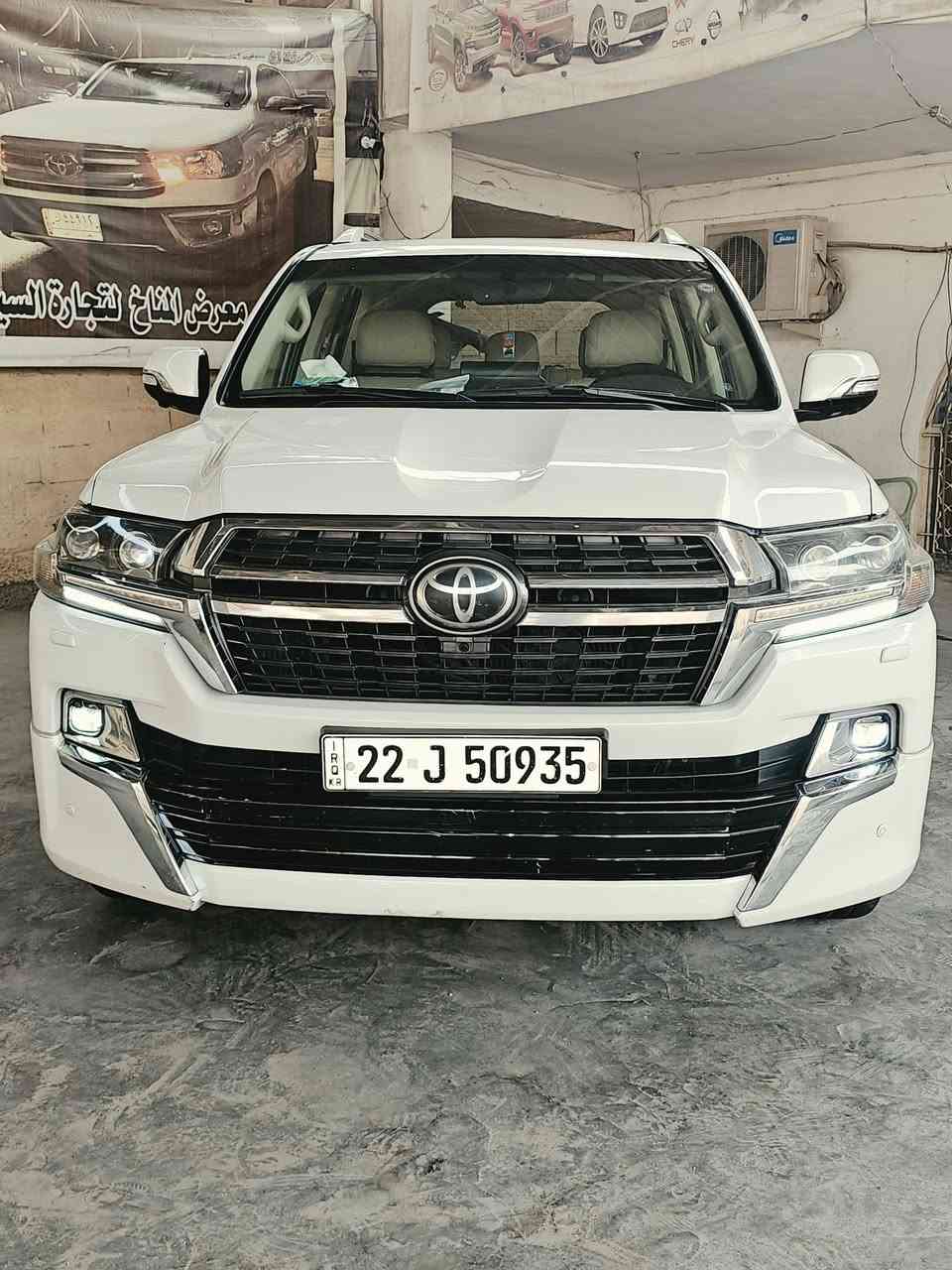 يالله سلام عليكم للبيع لاندكروز 2016
مواصفات البريم فول مواصفات ٤كامرات ٨ايرباك كشنات كهرباء 
دبل موس رقم اربيل بسمي توني محوله هزه وسنويه جديده 
٨سلندر ٤٧٠٠ بيه تقريبن ٤اصابع صبغ وموضحه داخل المنشور والباقي كفاله عامه شرط الفحص سياره جديده بل كارتون 
السعر 440وبيه مجال 
مكان واسط قضاء الصويره ***********
