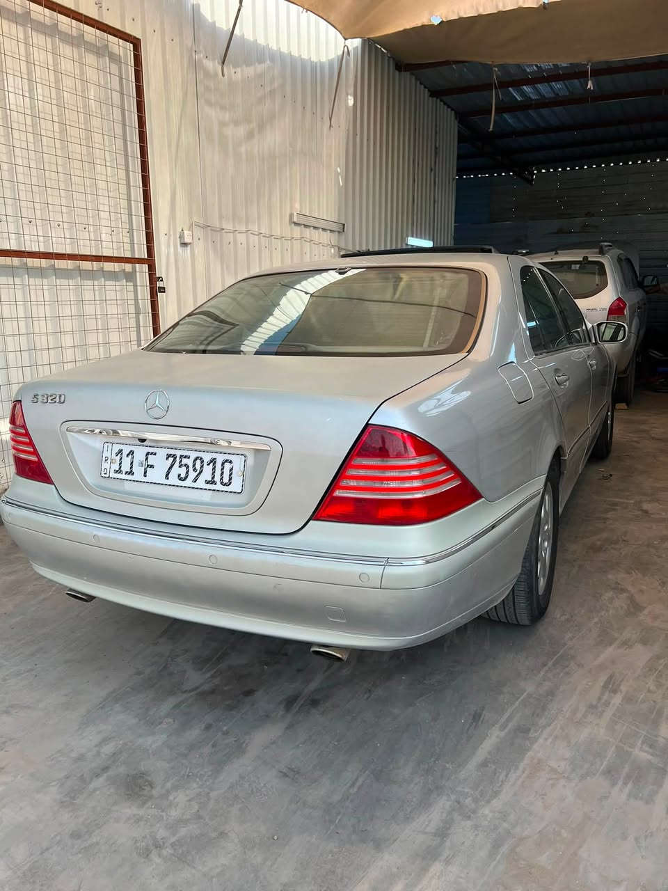 مارسيدس غواصه موديل 2001 حجم 320 سياره بدون ذكر تفاصيل جاهزه من كلشي نقصها جامة السايق ثكيله وبوليش وترتيب بالكشر مصبوغه جماليه بدون ضربه ومكاني الطارميه سعرها 95 وبيها مجال بسيط وخسران بيها والله رقم تلفوني *********** وبي واتساب
