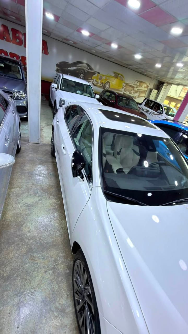 Lexus ES 300 h 2024 هايبرد 

ماشية 5  الاف فقط
حادثها  (الشاصي مرفق) 
----
كامرات 360 درجة 
تحديد مسار 
فتحة سقف 
داتا شو 
شاشة جبيرة نظام كار بلي وايرليس 
شحن لاسلكي  
مري شفط وكهرباء 

مكانها الفلوجة🚨 

سعرها 245$
   

***********
