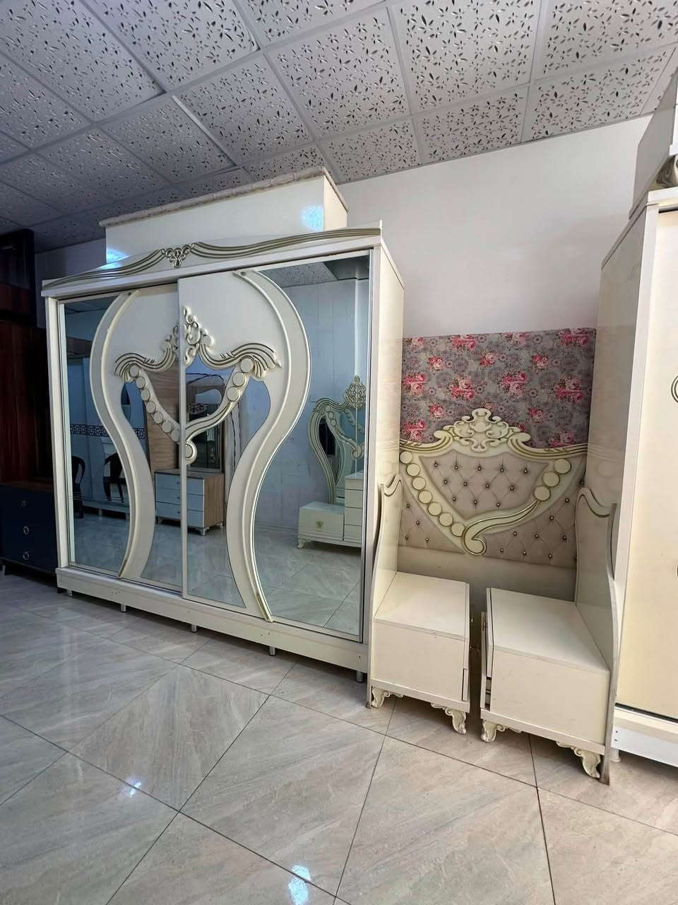 طقم ٦ قطع • نظيف وجميل • رف ٣ طبقات